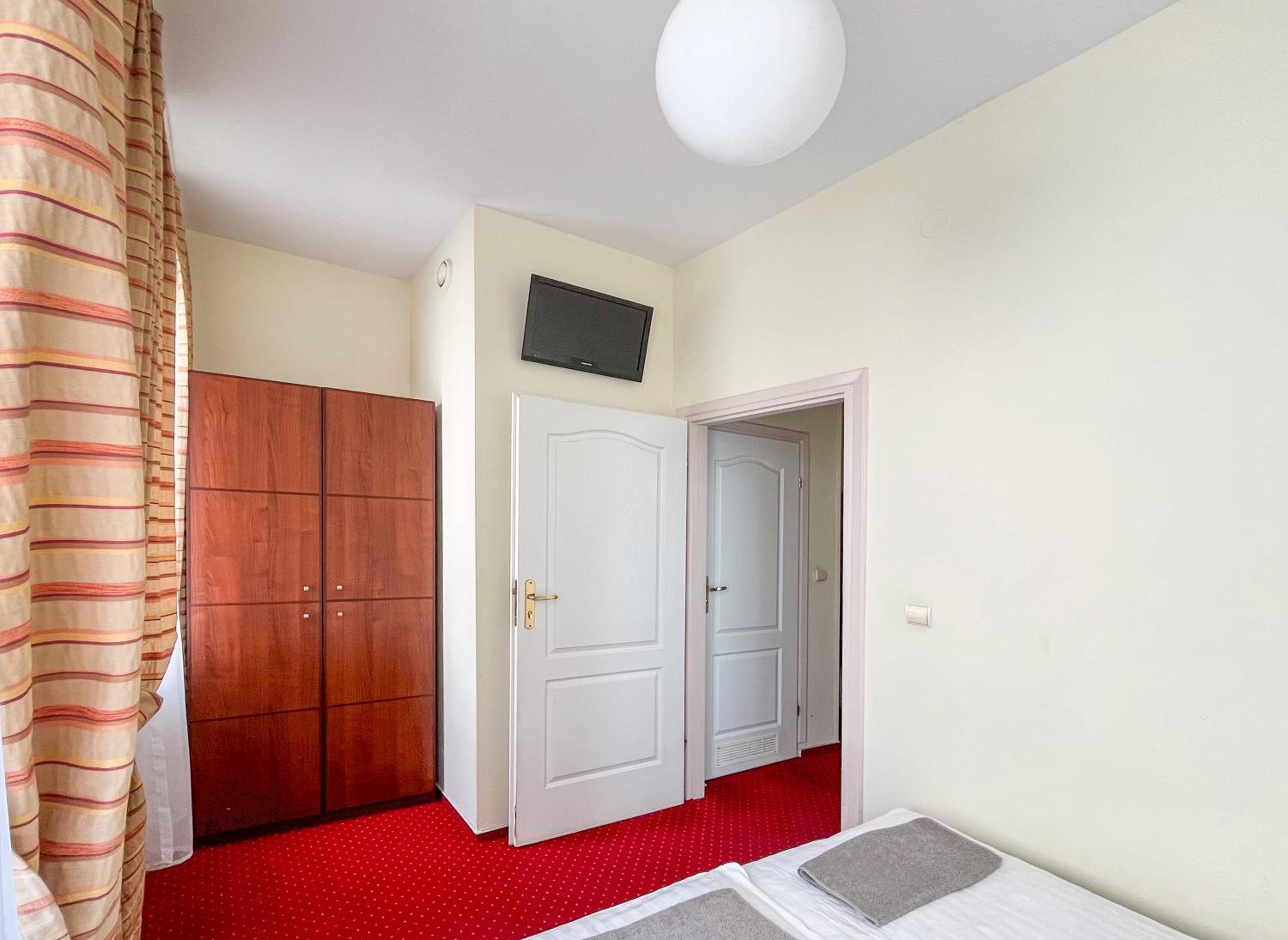 Fry House Hostel - 15min to Dworzec Zachodni, 5min to Klub Progresja, photo 39