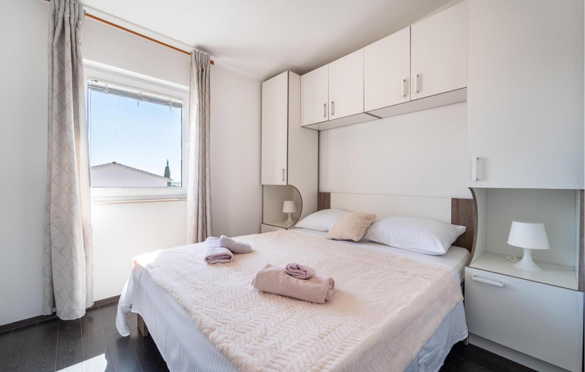 Gorgeous Apartment In Vrsi With Wifi view 4