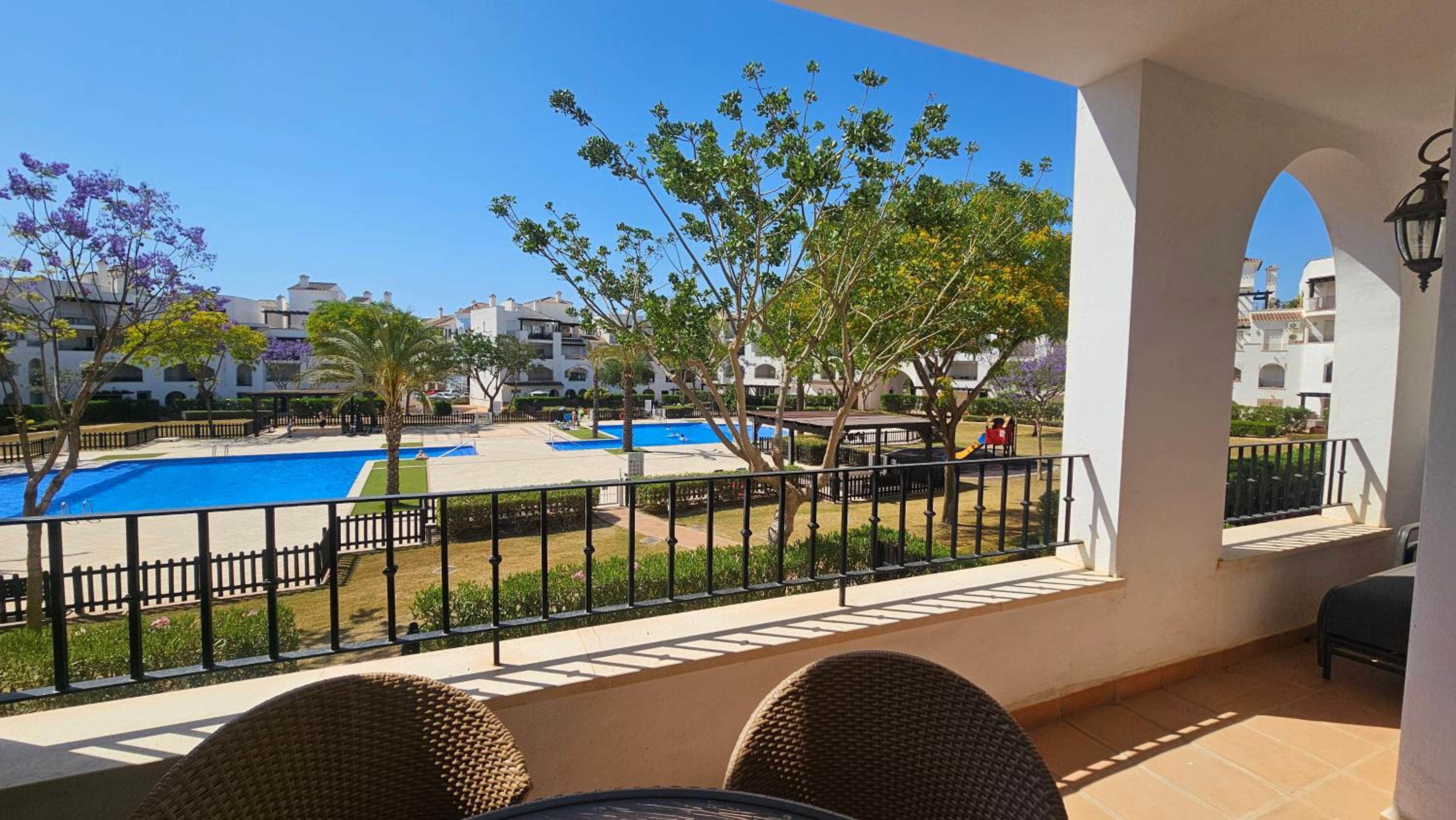 Hotel Modern Bright Two Bedroom Apartment With Pool Views - Co1022lt
