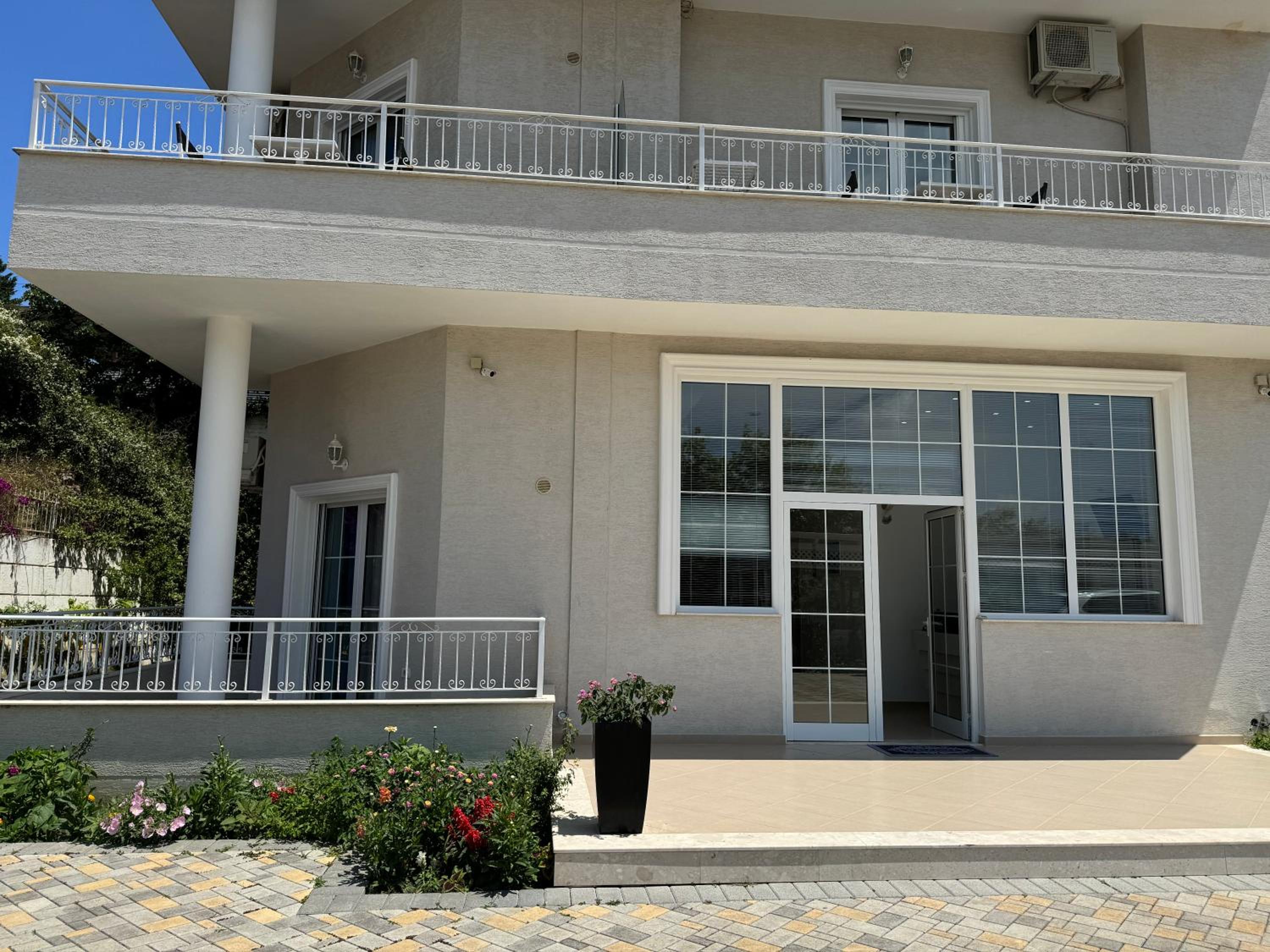 Villa August Ksamil