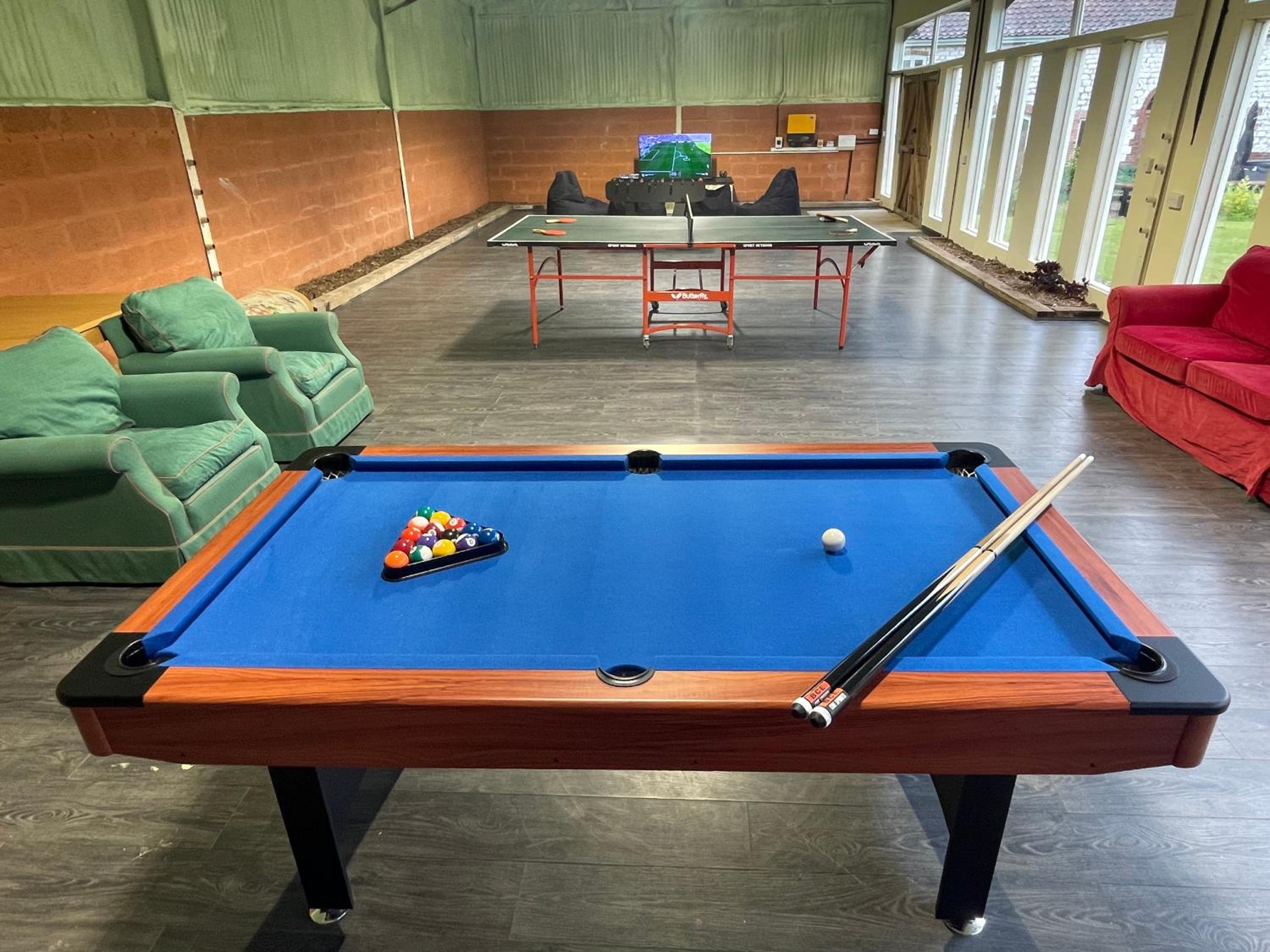 Country Retreat, hot tub, games room, dog friendly