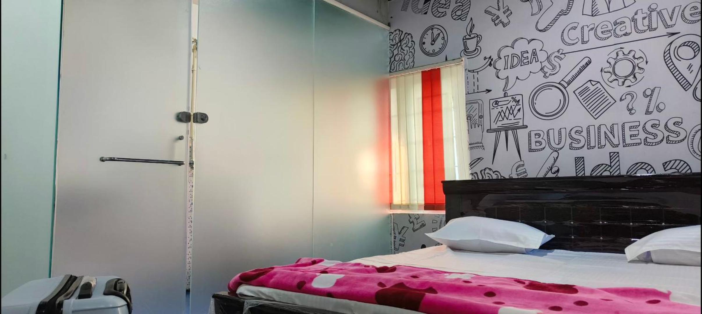 Royal great Couple Friendly 2 bhk flat road no 7 Banjara hills view 3