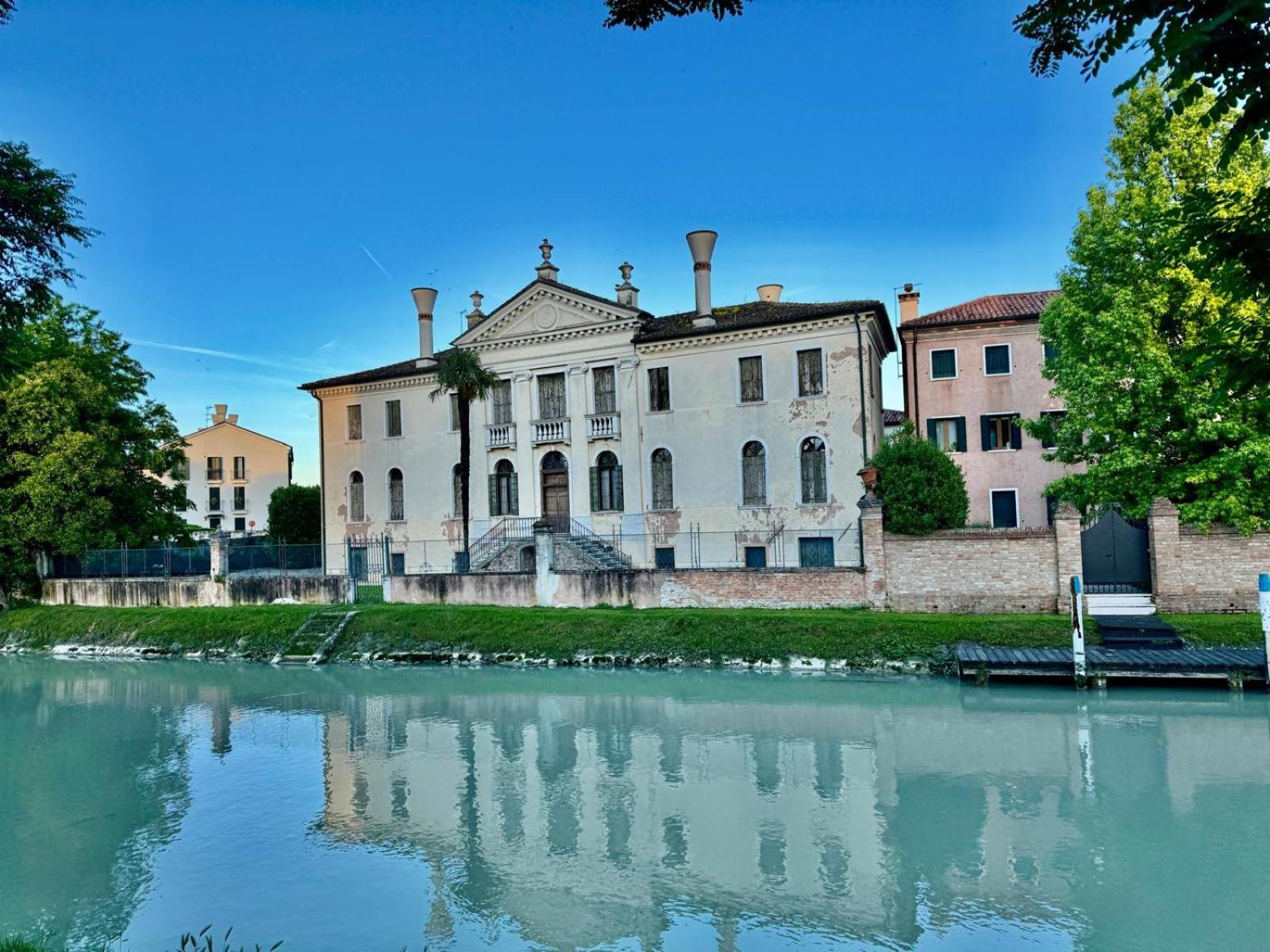 ERMAN HOUSE Perla nera veneziana view 3