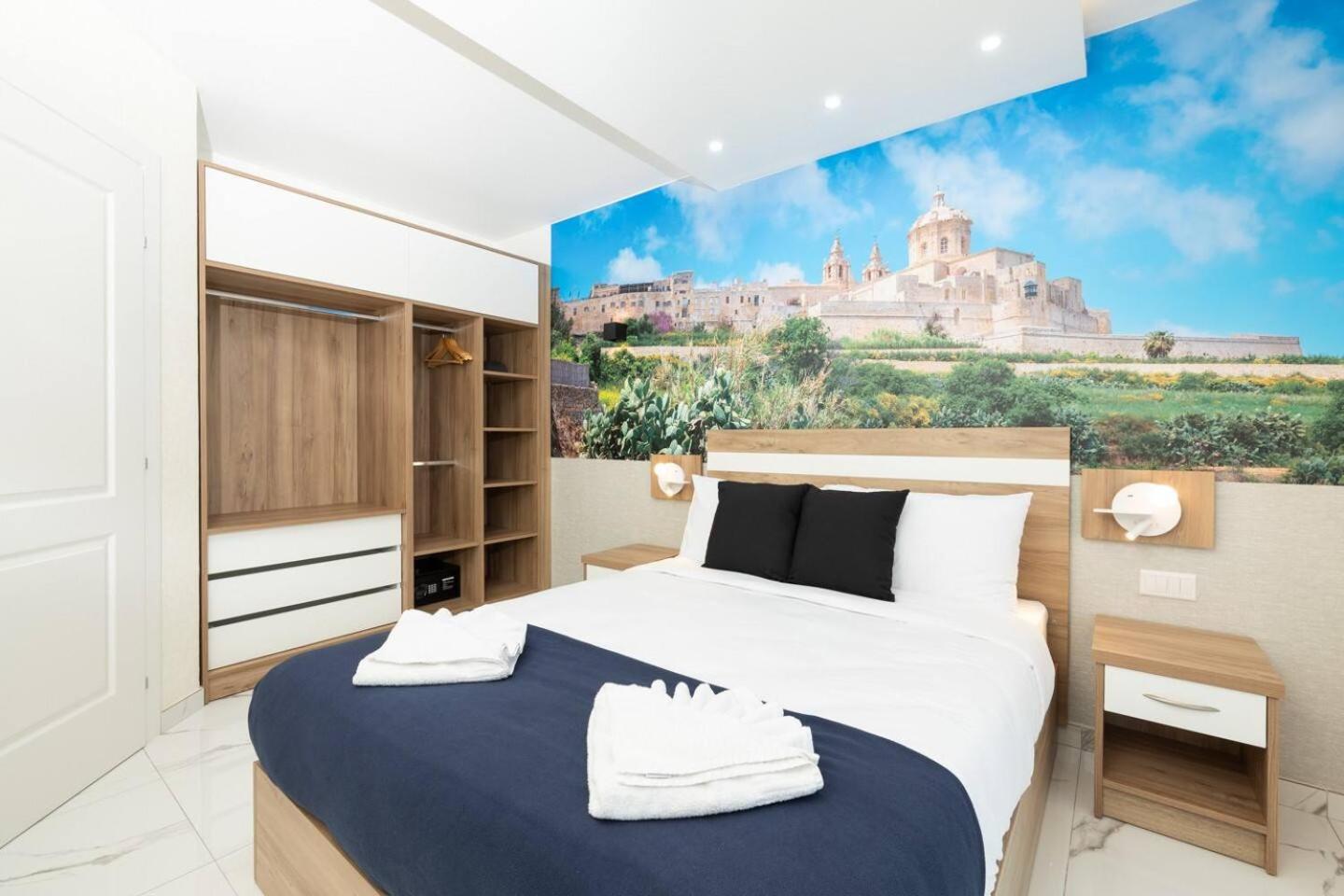 Ivory Suite seafront with views!- Fl 19 by Homely photo 5