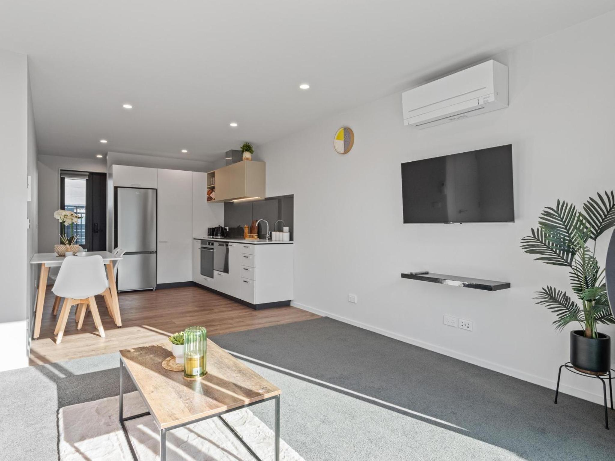 CBD 2 Bed 2 Bath With Free Parking view 3