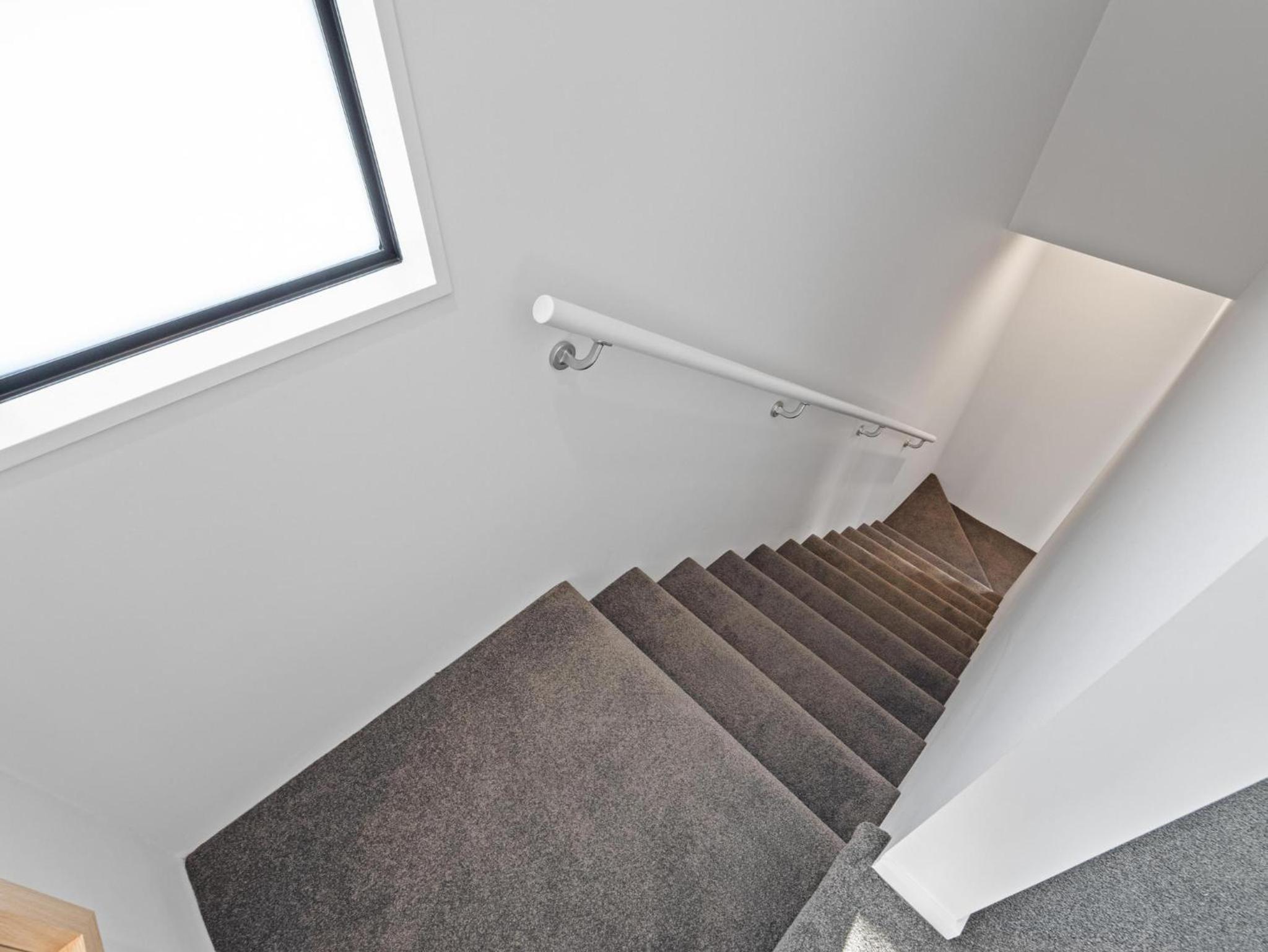 CBD 2 Bed 2 Bath With Free Parking view 5