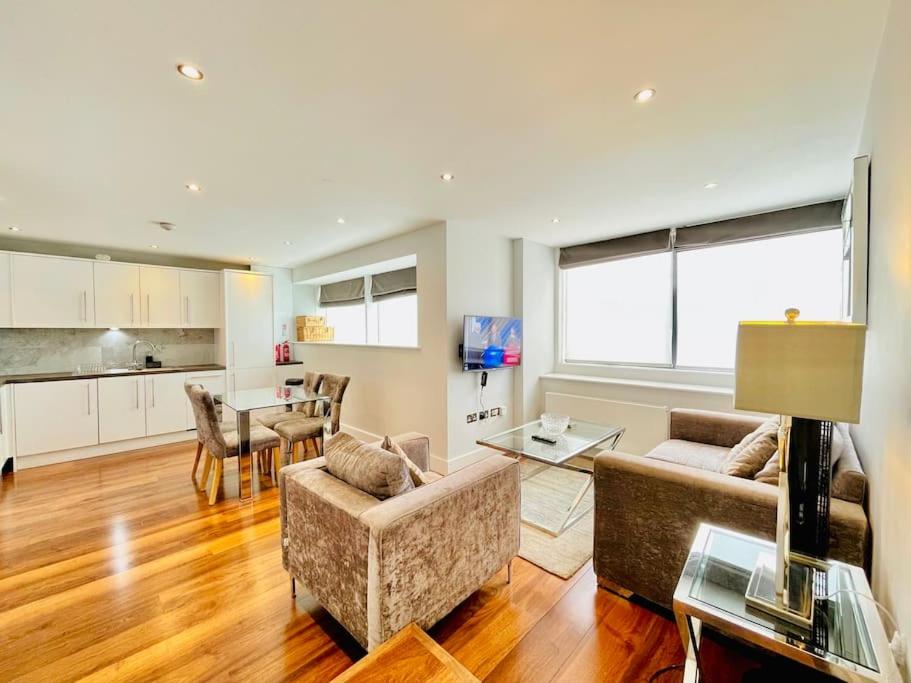 Luxury Two Bedroom Living - Central London & Westminster