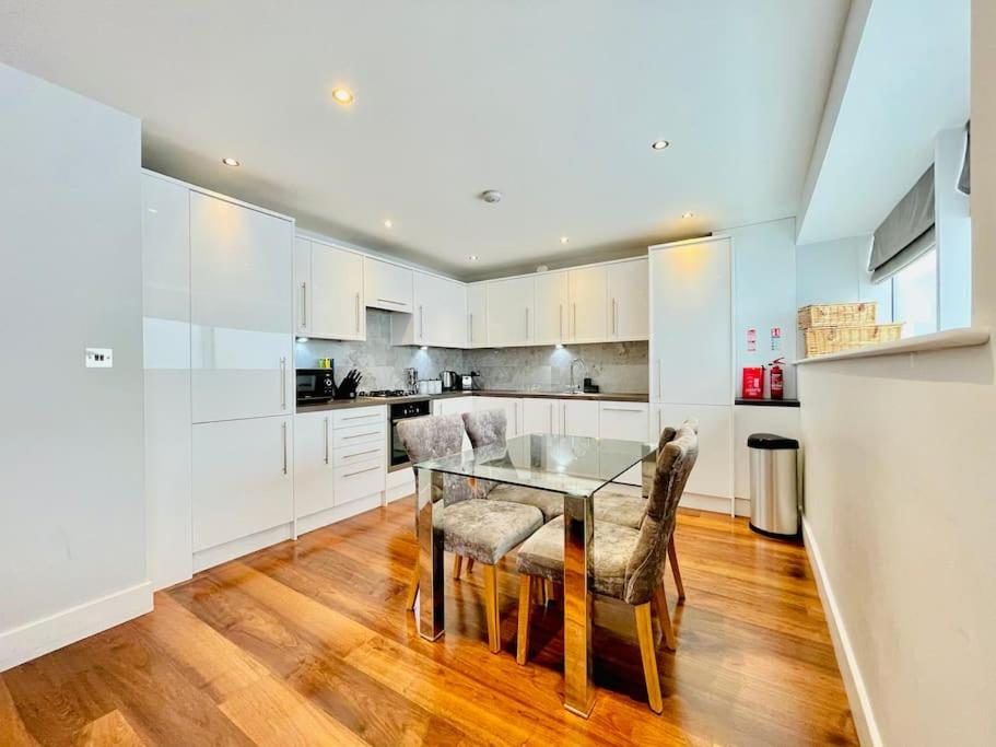 Luxury Two Bedroom Living - Central London & Westminster