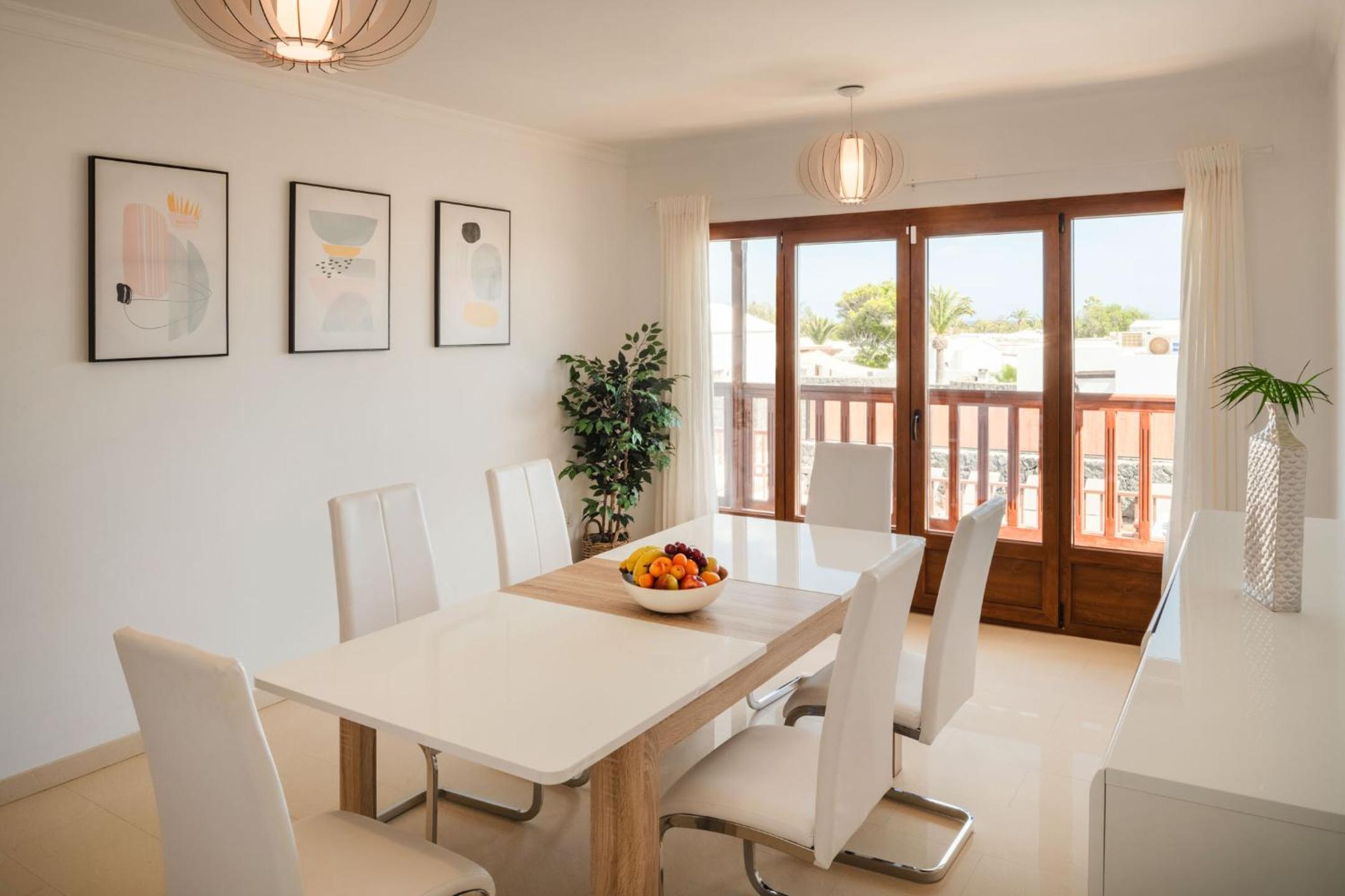 Villa 61 PlayaBlanca Lanzarote Pool Spa view 4