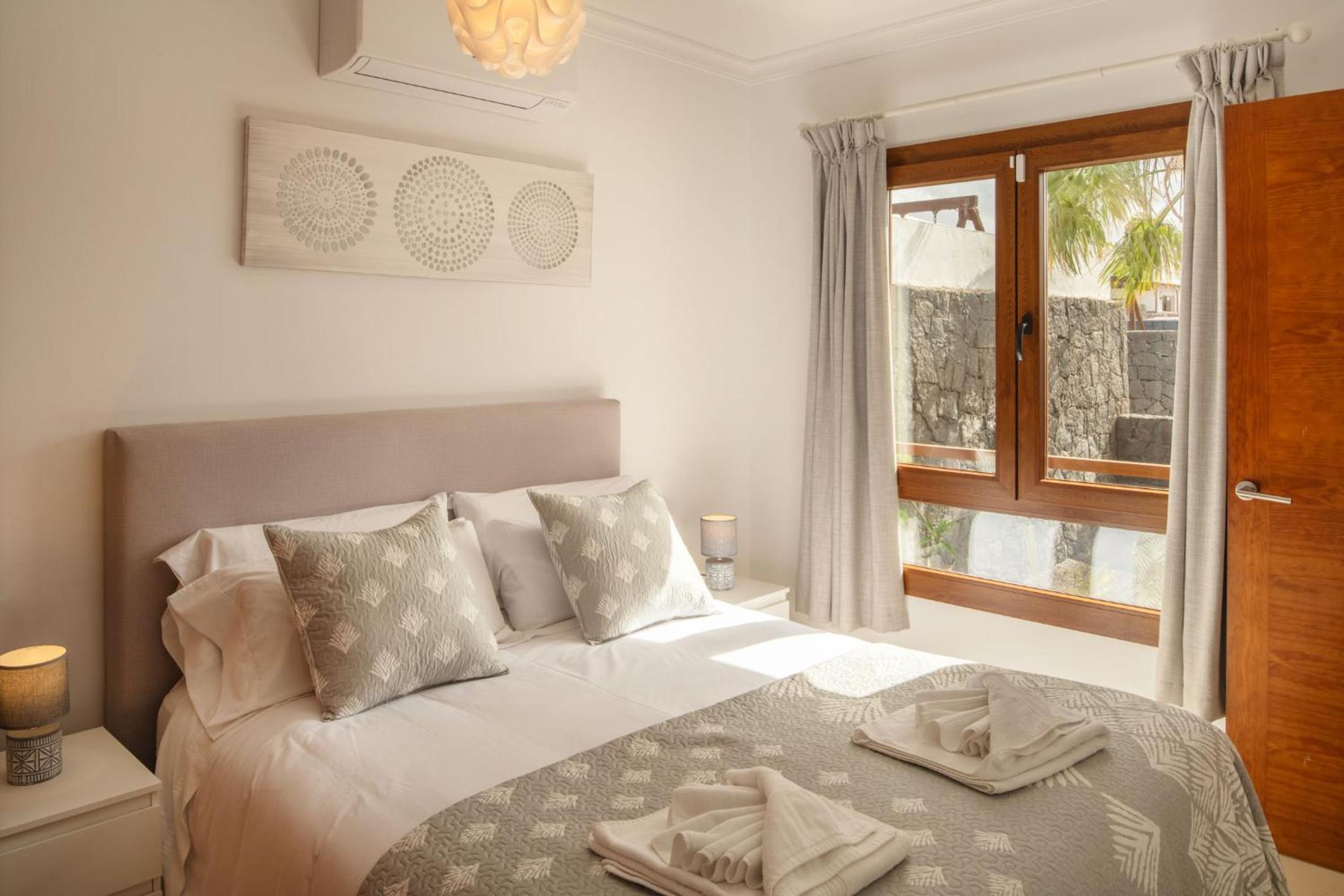 Villa 61 PlayaBlanca Lanzarote Pool Spa view 5