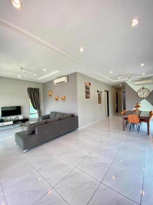 LYL Journey House at Ipoh Town Centre 17PAX 6BR photo 4