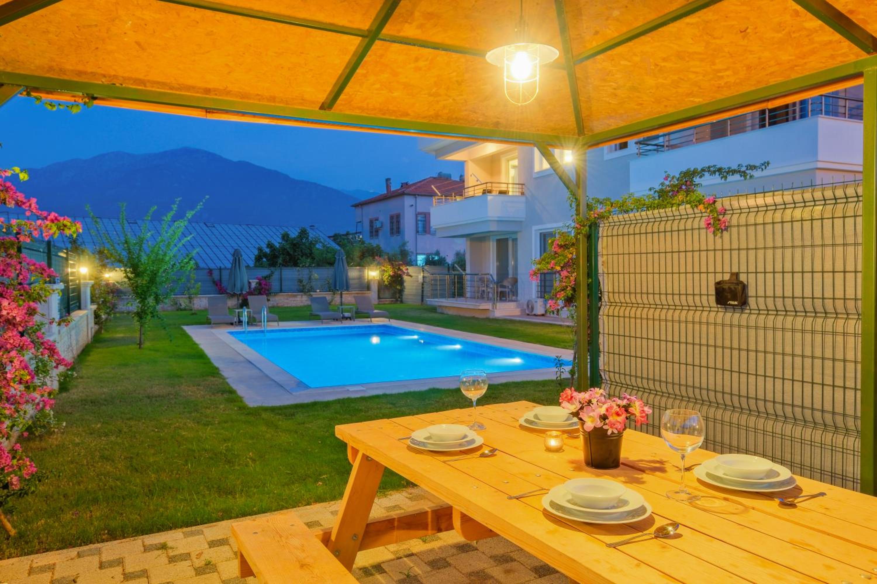 Pineapart-1 with pool and big garden view 4