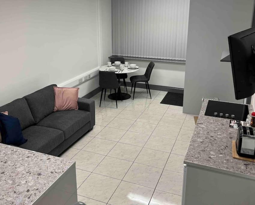 Corner House 2-Bed Townhouse Sleeps 3 view 4