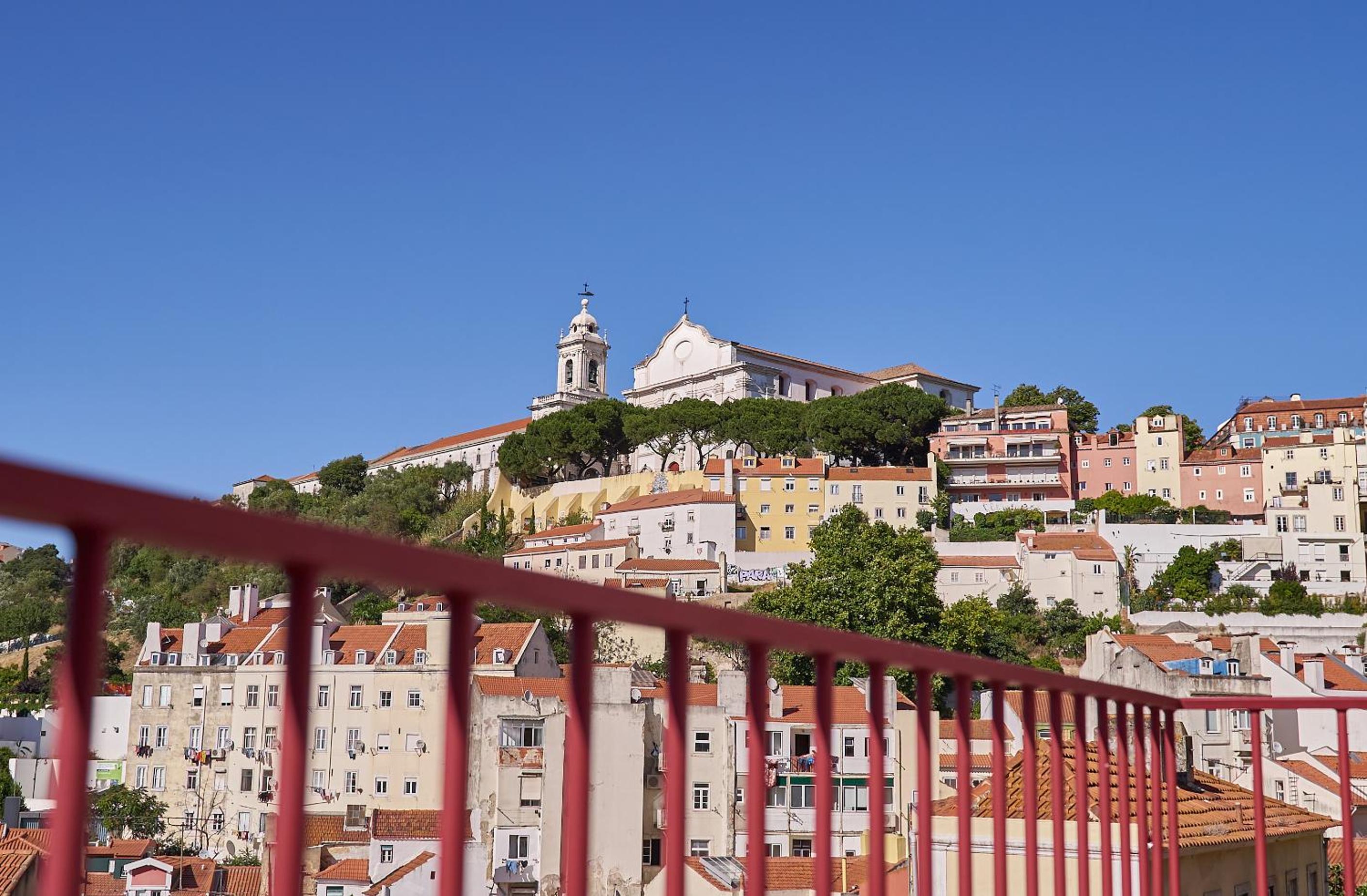 Try Lisbon Mouraria view 4