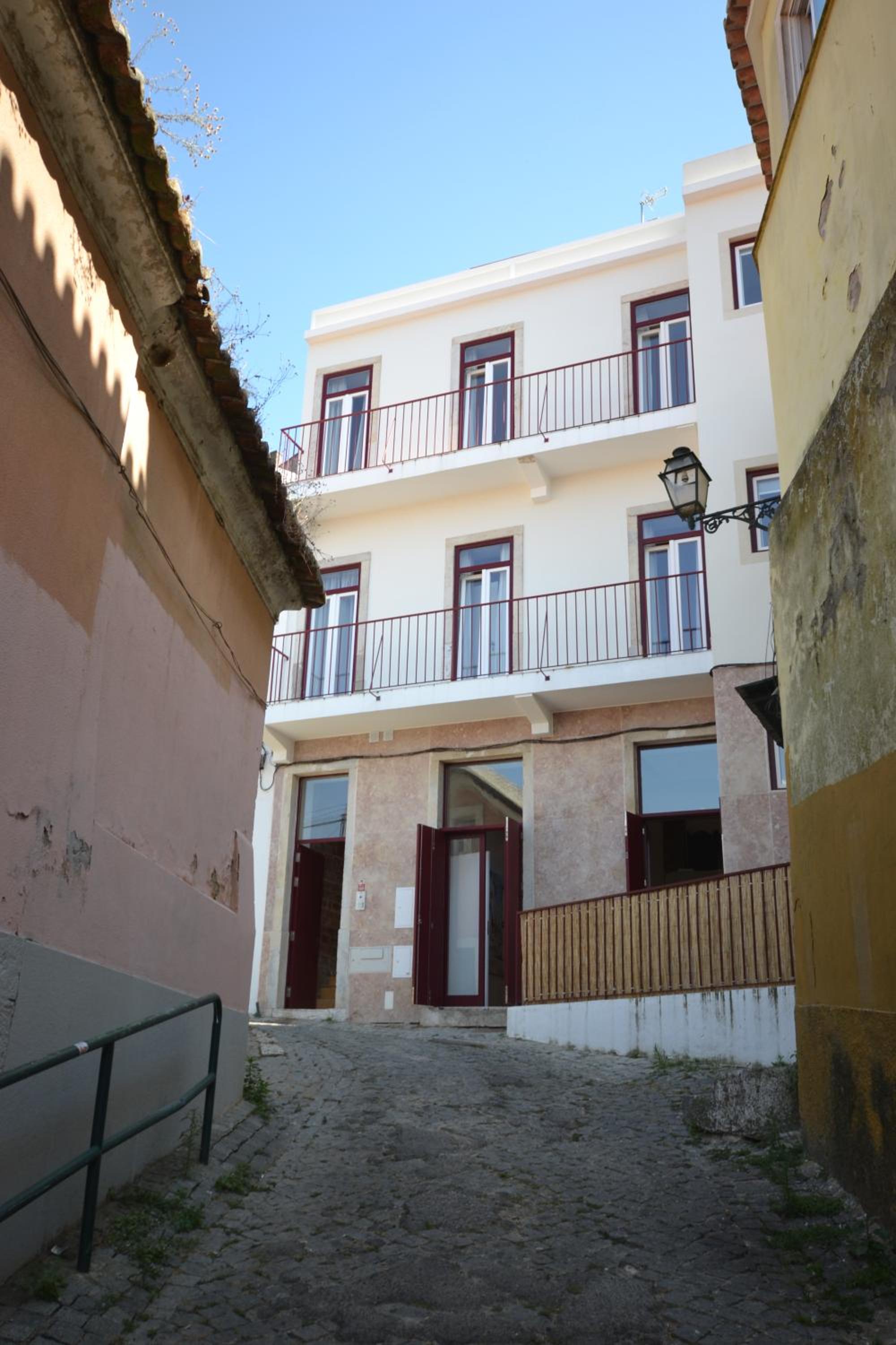 Try Lisbon Mouraria view 5