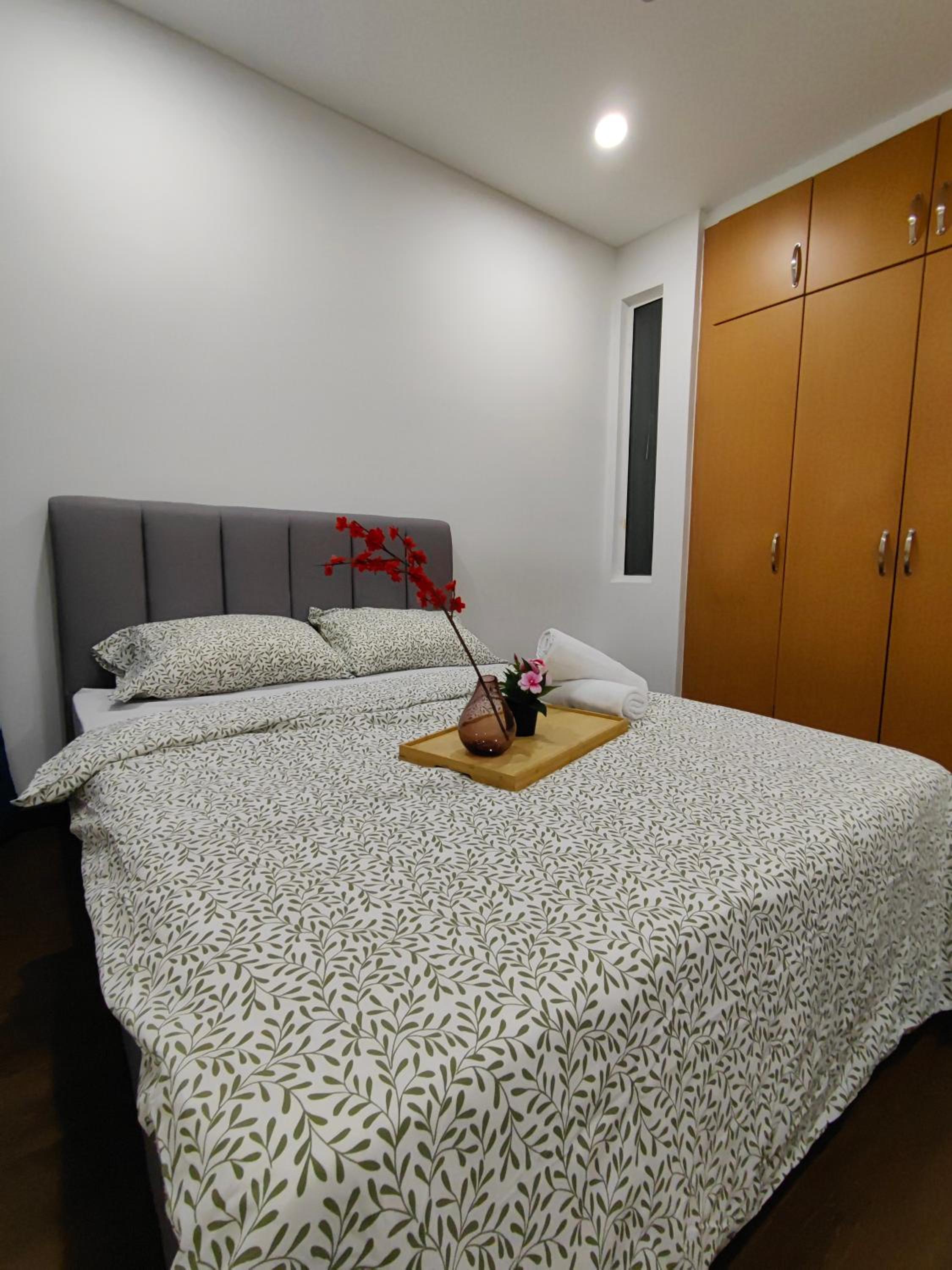 500MBps Internet Executive 3-Bedroom next to TRX Tower
