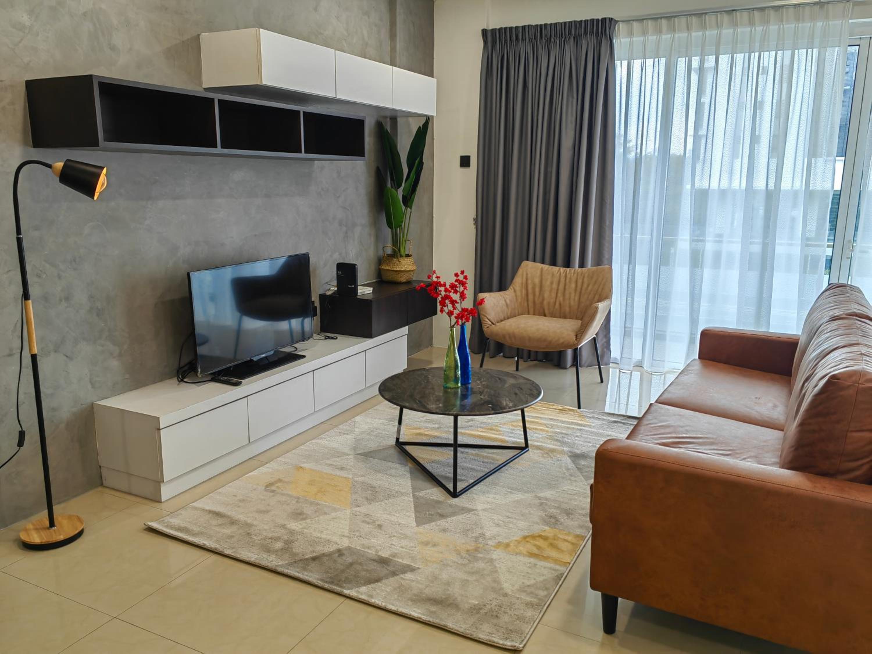 500MBps Internet Executive 3-Bedroom next to TRX Tower