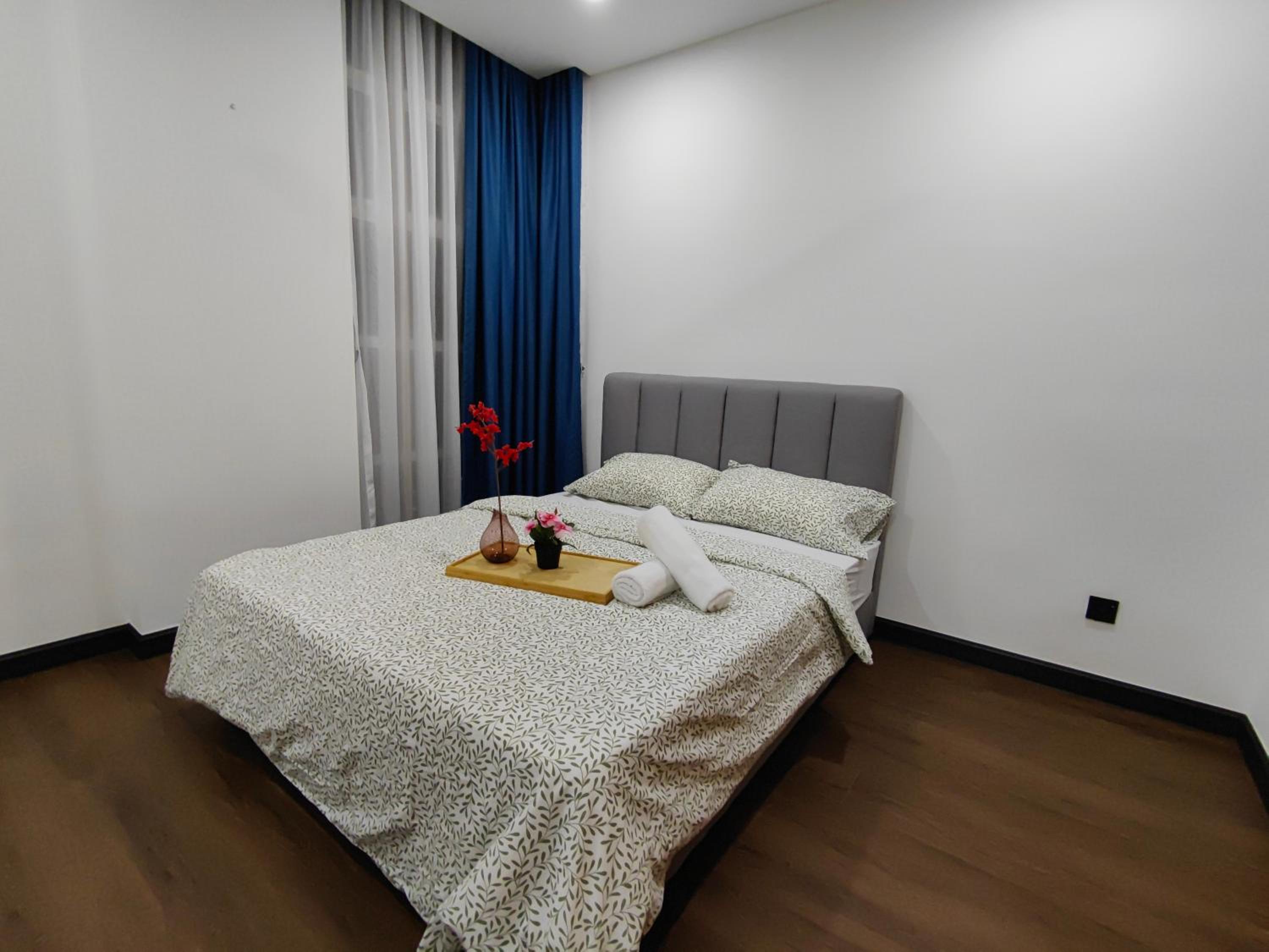 500MBps Internet Executive 3-Bedroom next to TRX Tower