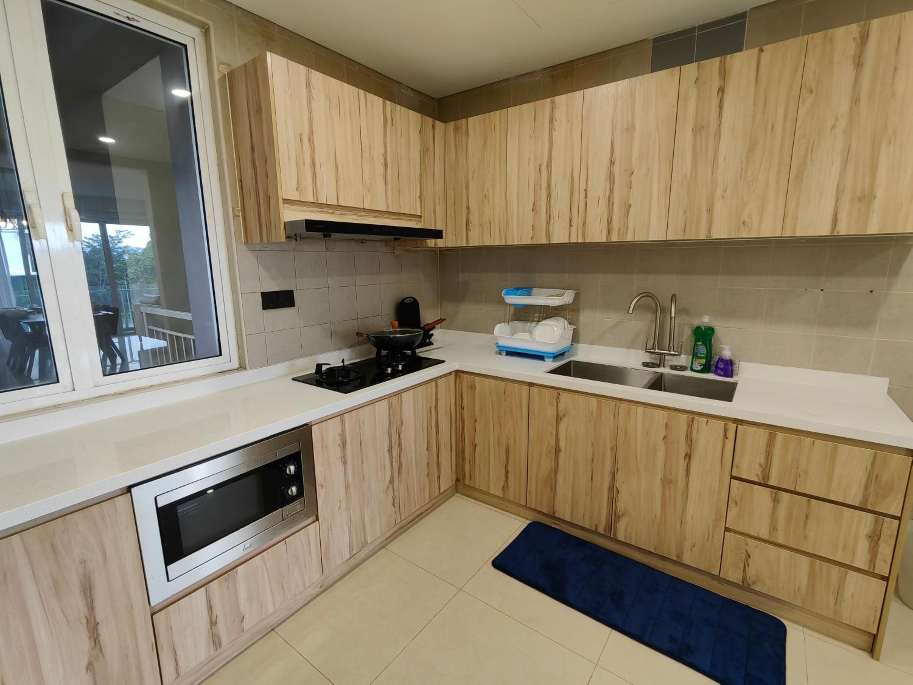 500MBps Internet Executive 3-Bedroom next to TRX Tower