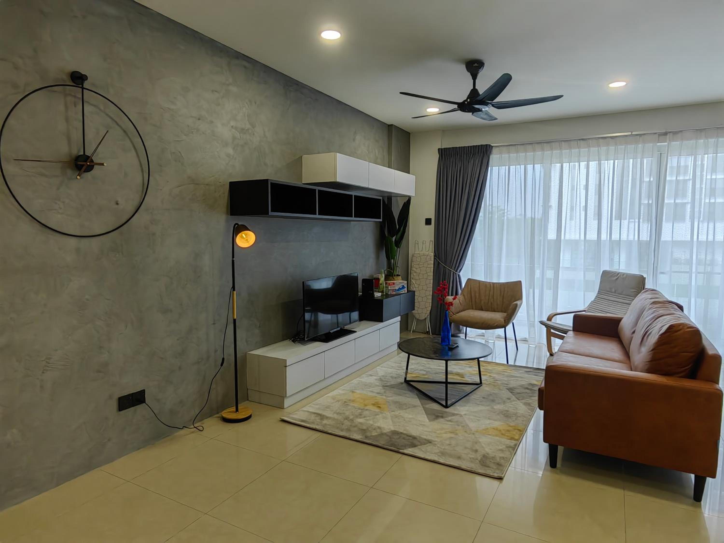 500MBps Internet Executive 3-Bedroom next to TRX Tower