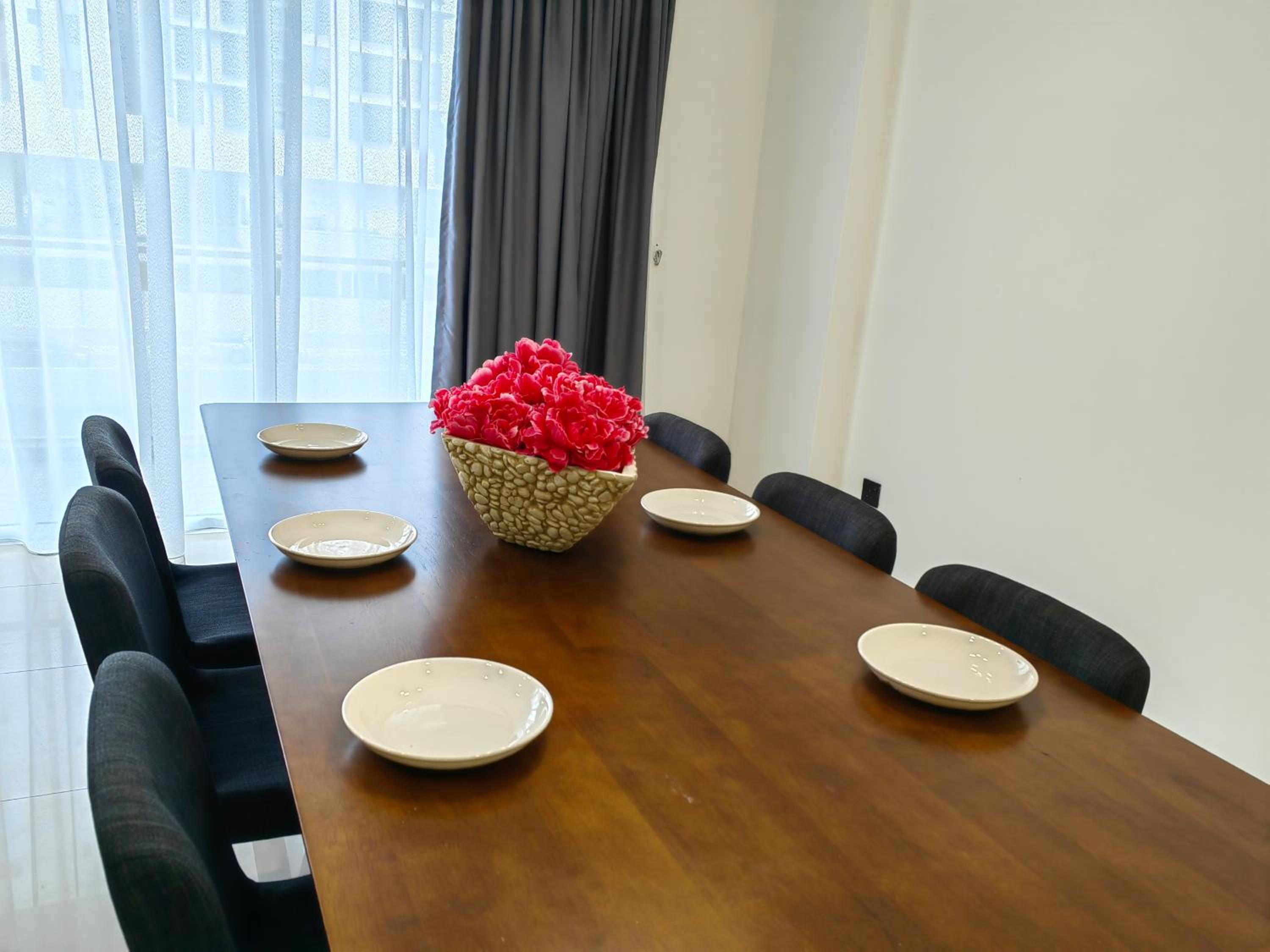 500MBps Internet Executive 3-Bedroom next to TRX Tower