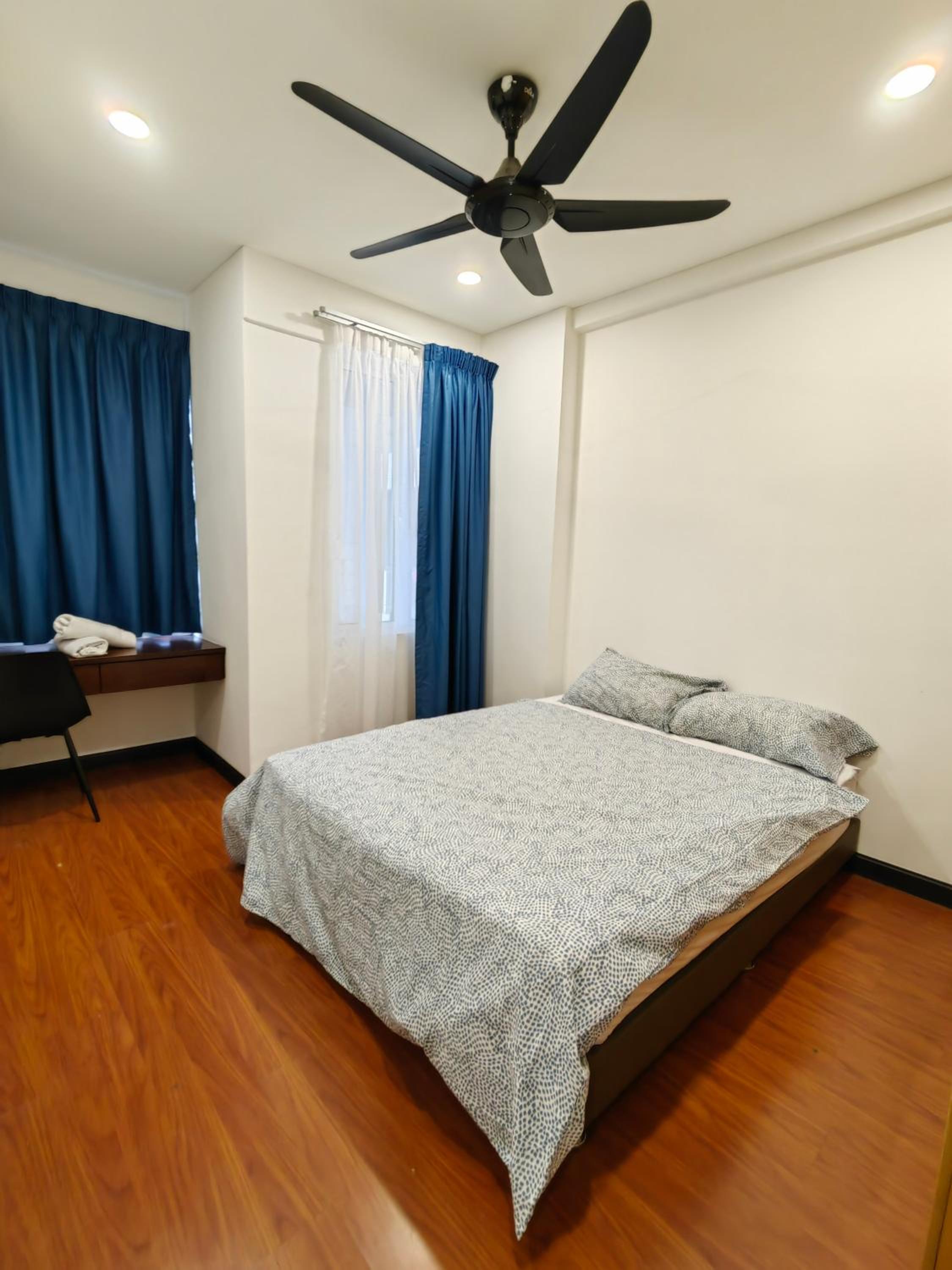 500MBps Internet Executive 3-Bedroom next to TRX Tower