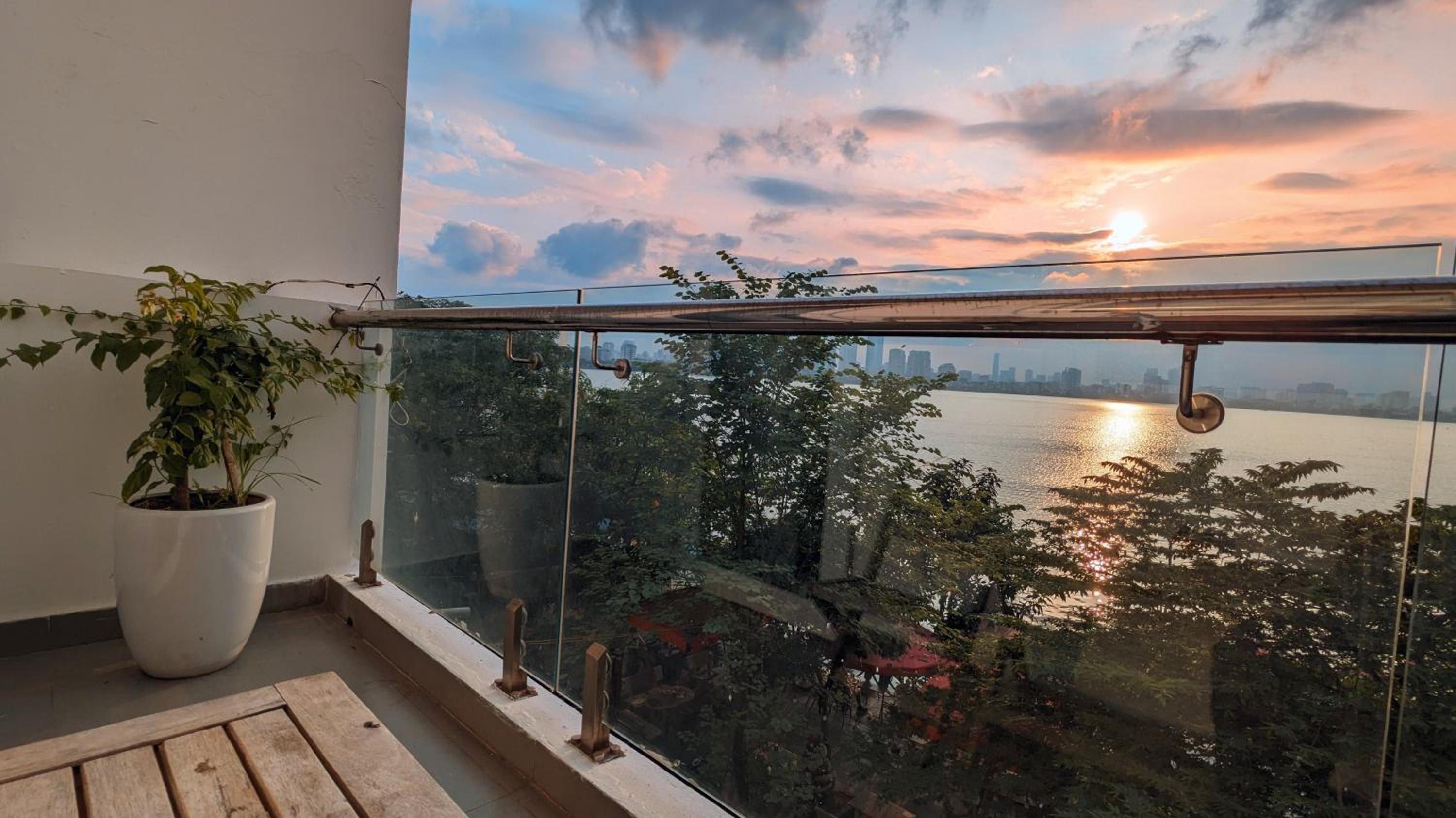 Hanoi Home 2 - Lake View Apartment