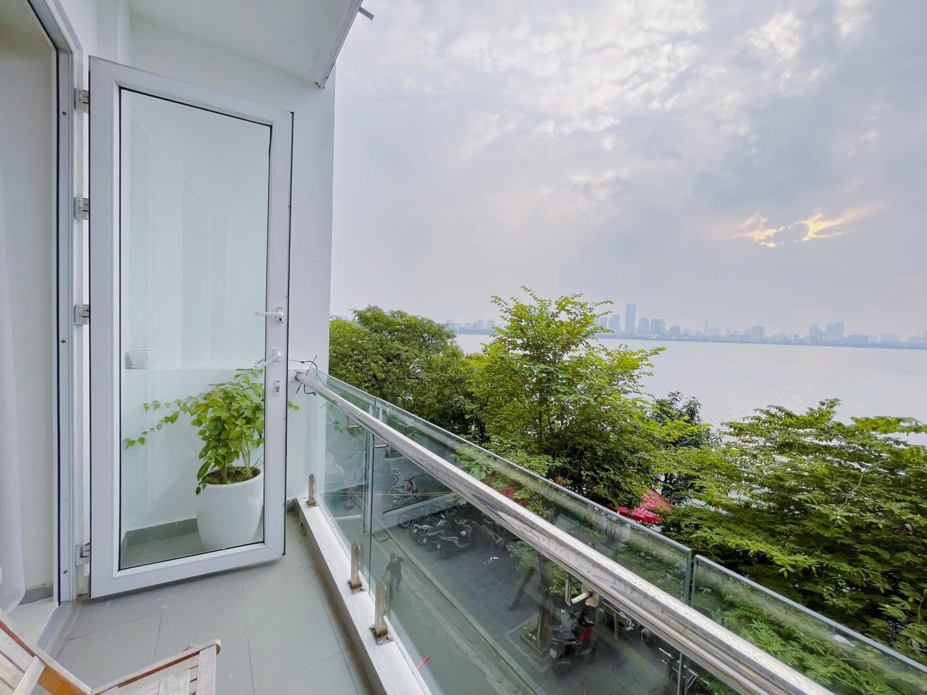 Hanoi Home 2 - Lake View Apartment