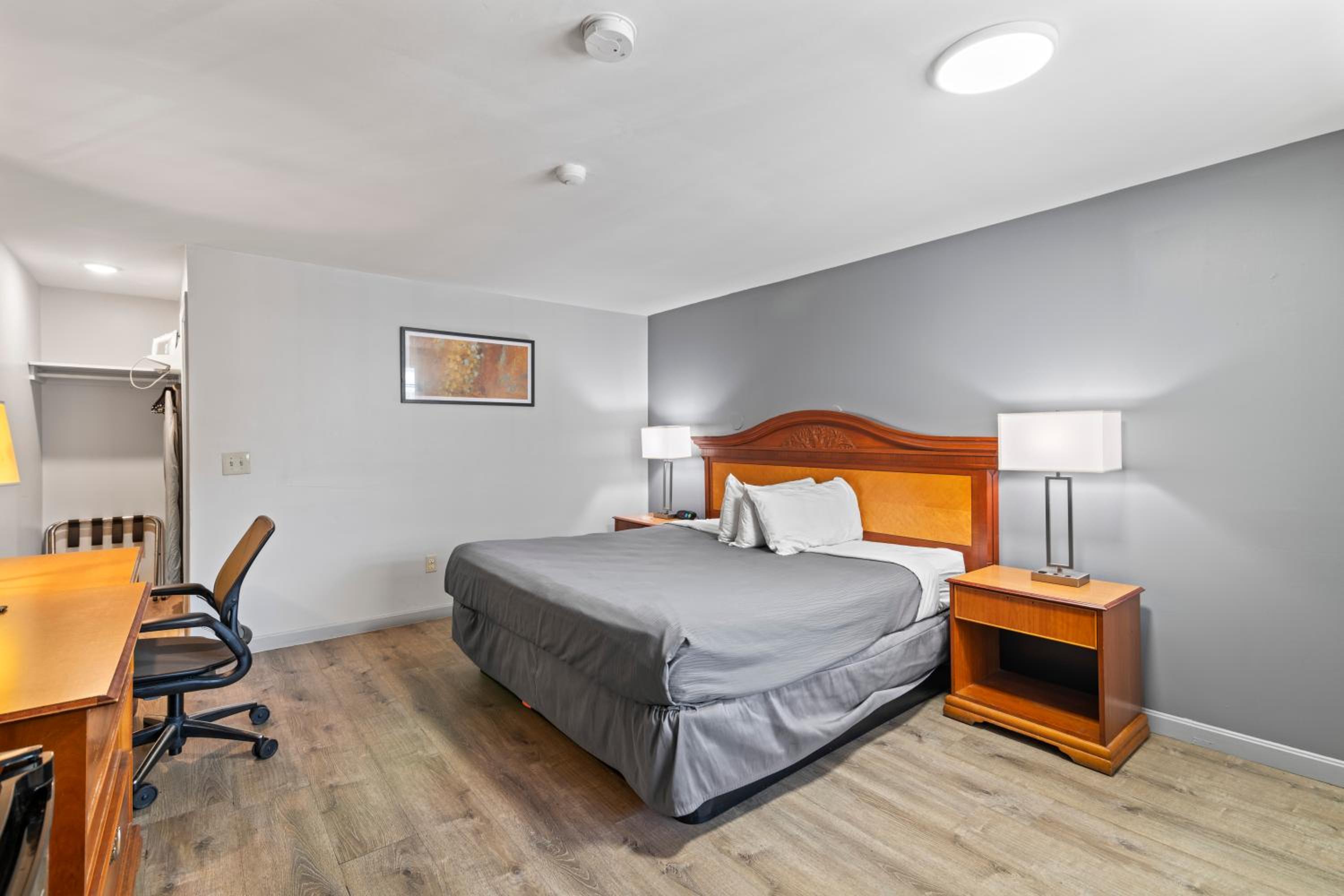 Knight's Inn Boston/Danvers - Property Image 1