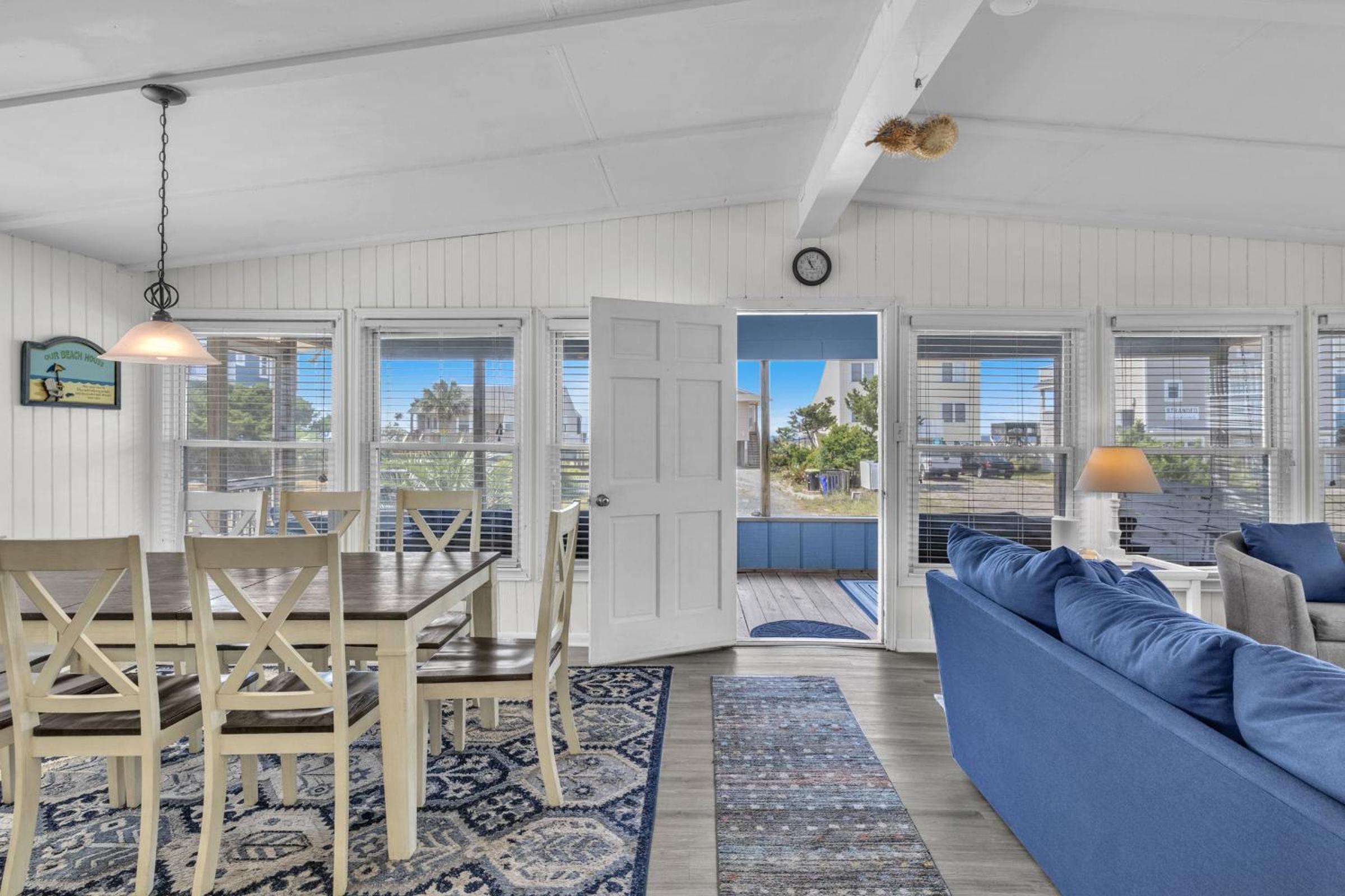 Sandy Toes by Oak Island Accommodations