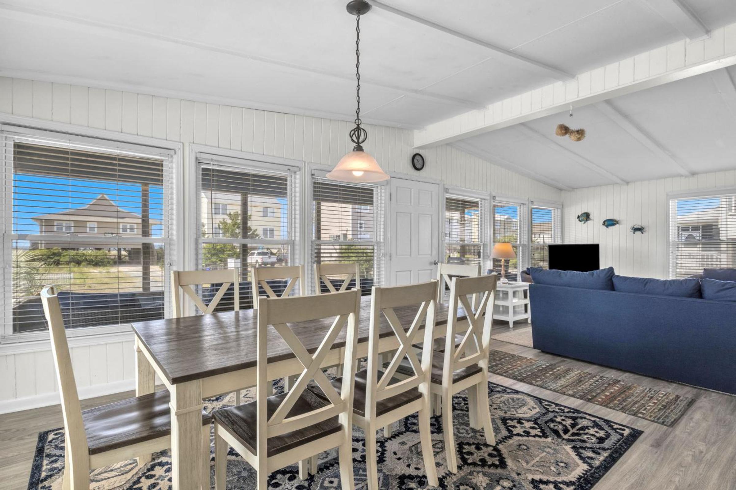 Sandy Toes by Oak Island Accommodations