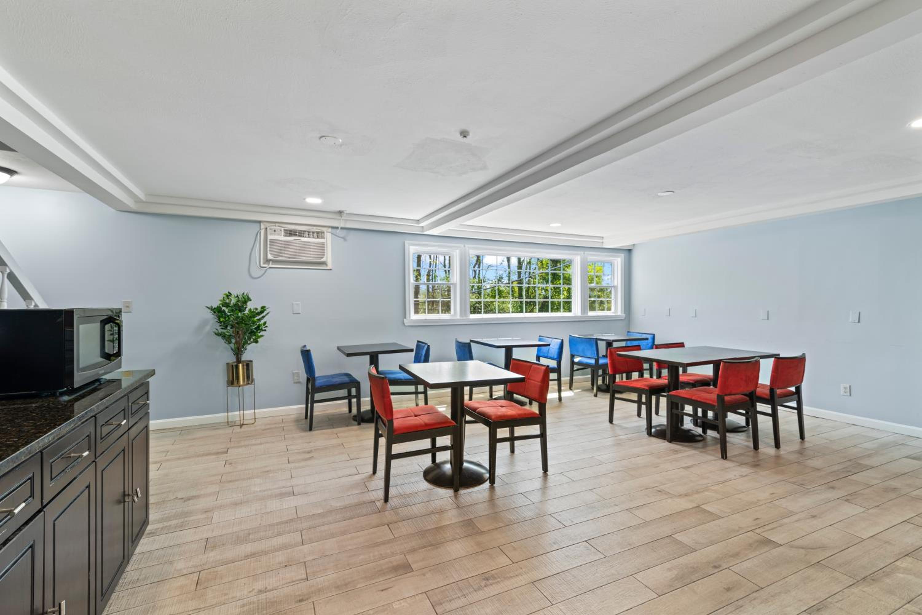 Boston Vacations - Knight's Inn Boston/Danvers - Property Image 4