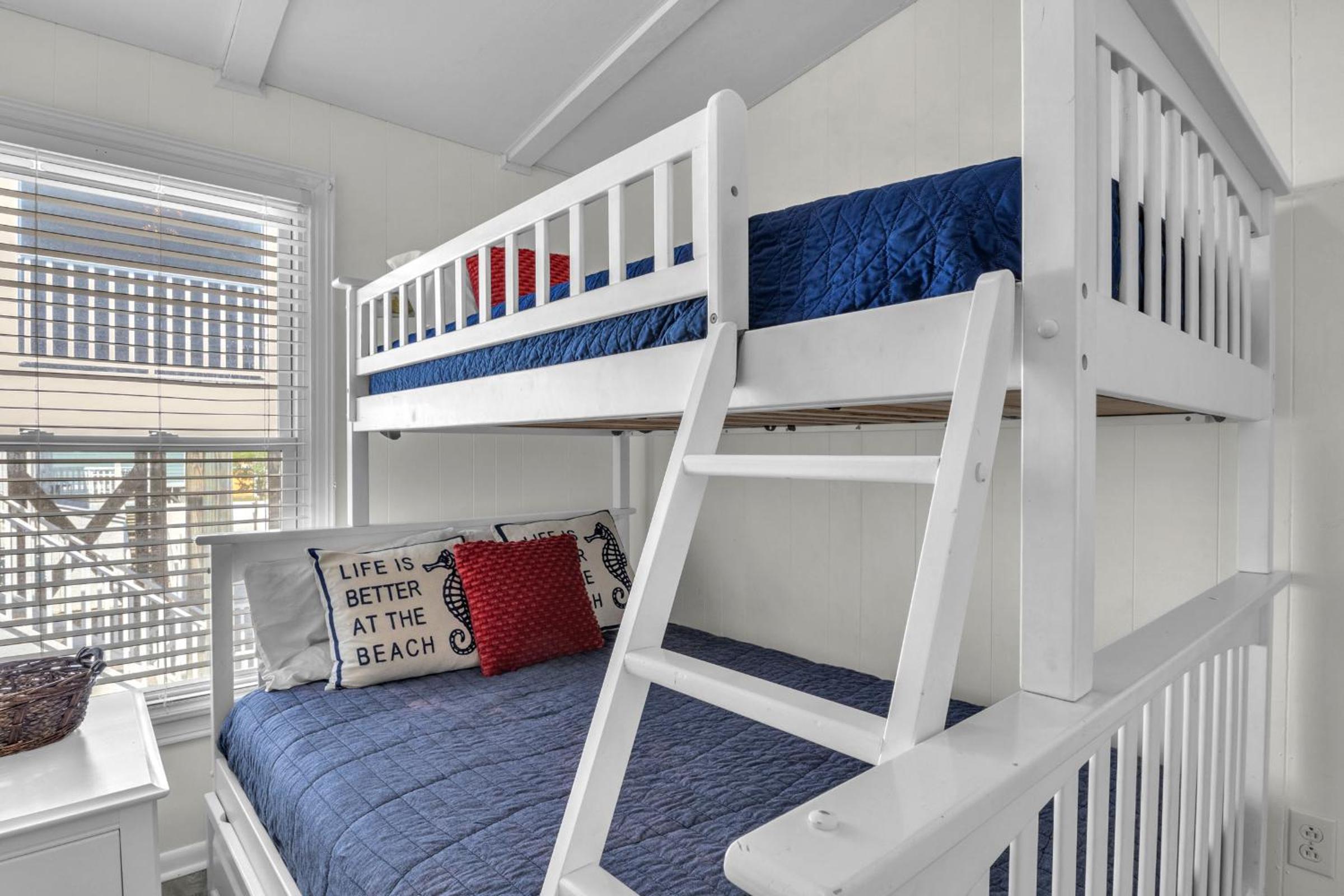 Sandy Toes by Oak Island Accommodations