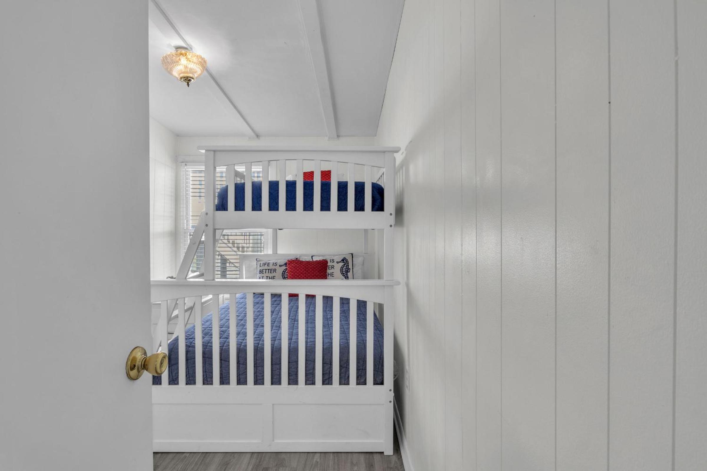 Sandy Toes by Oak Island Accommodations