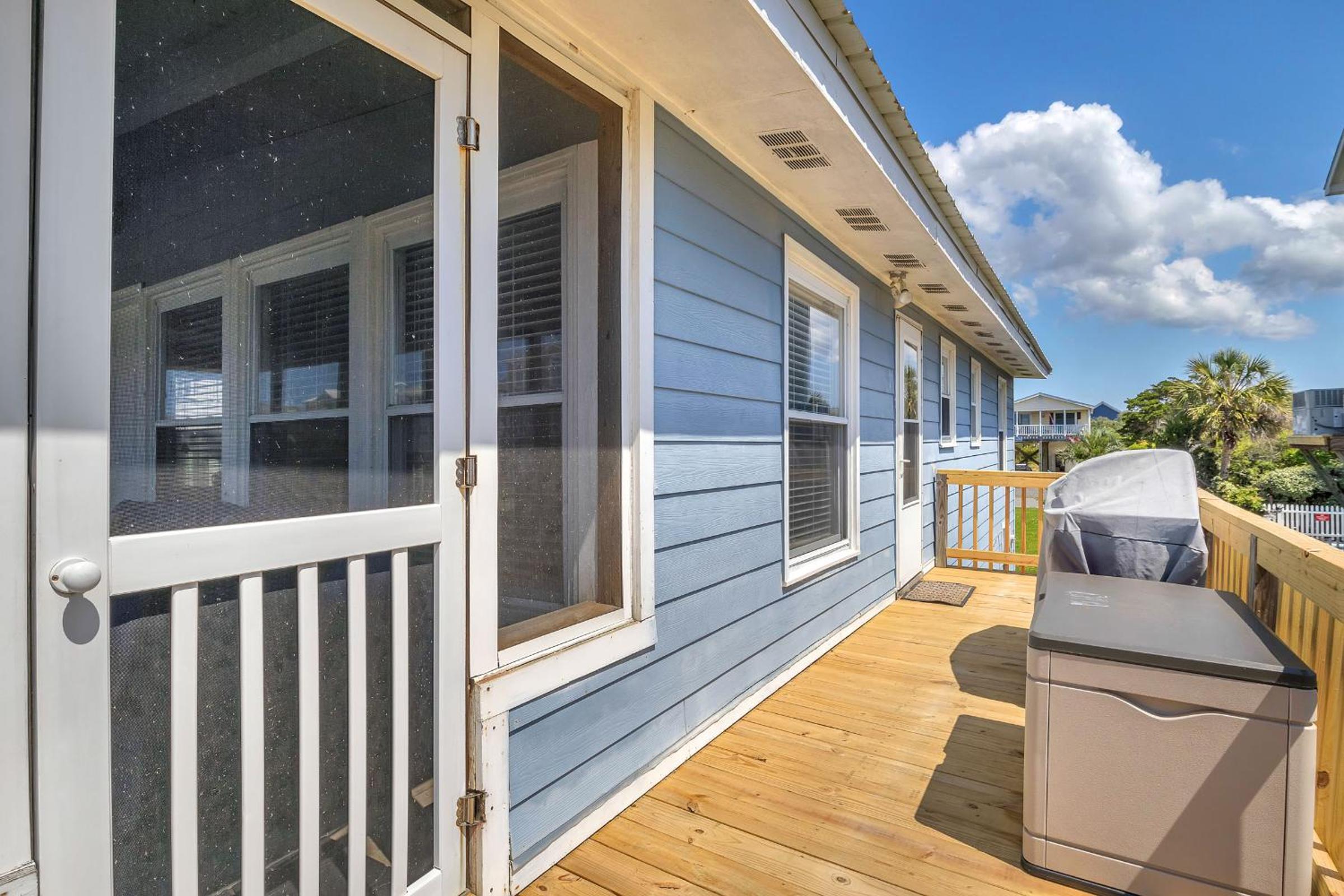 Sandy Toes by Oak Island Accommodations