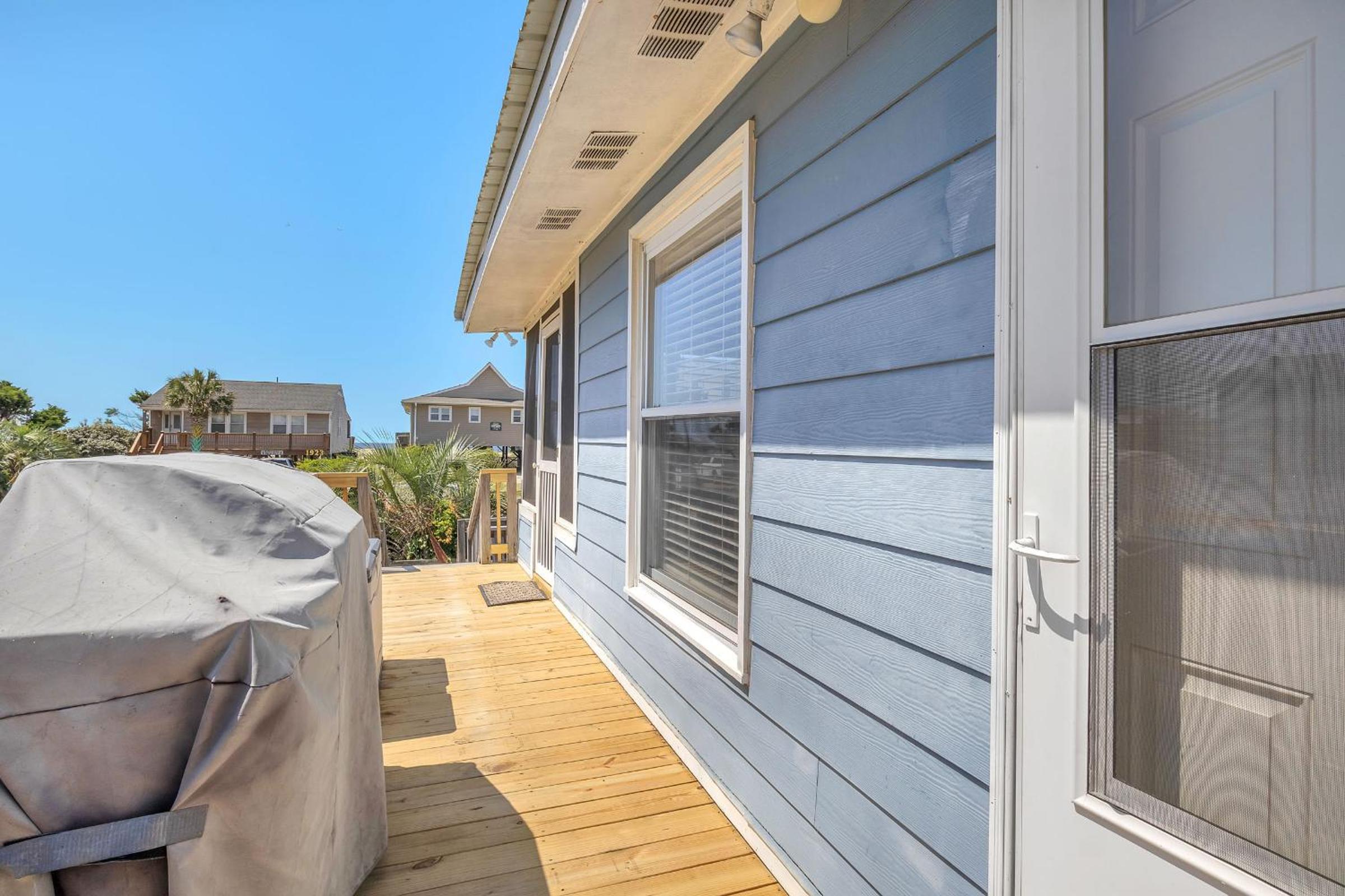 Sandy Toes by Oak Island Accommodations