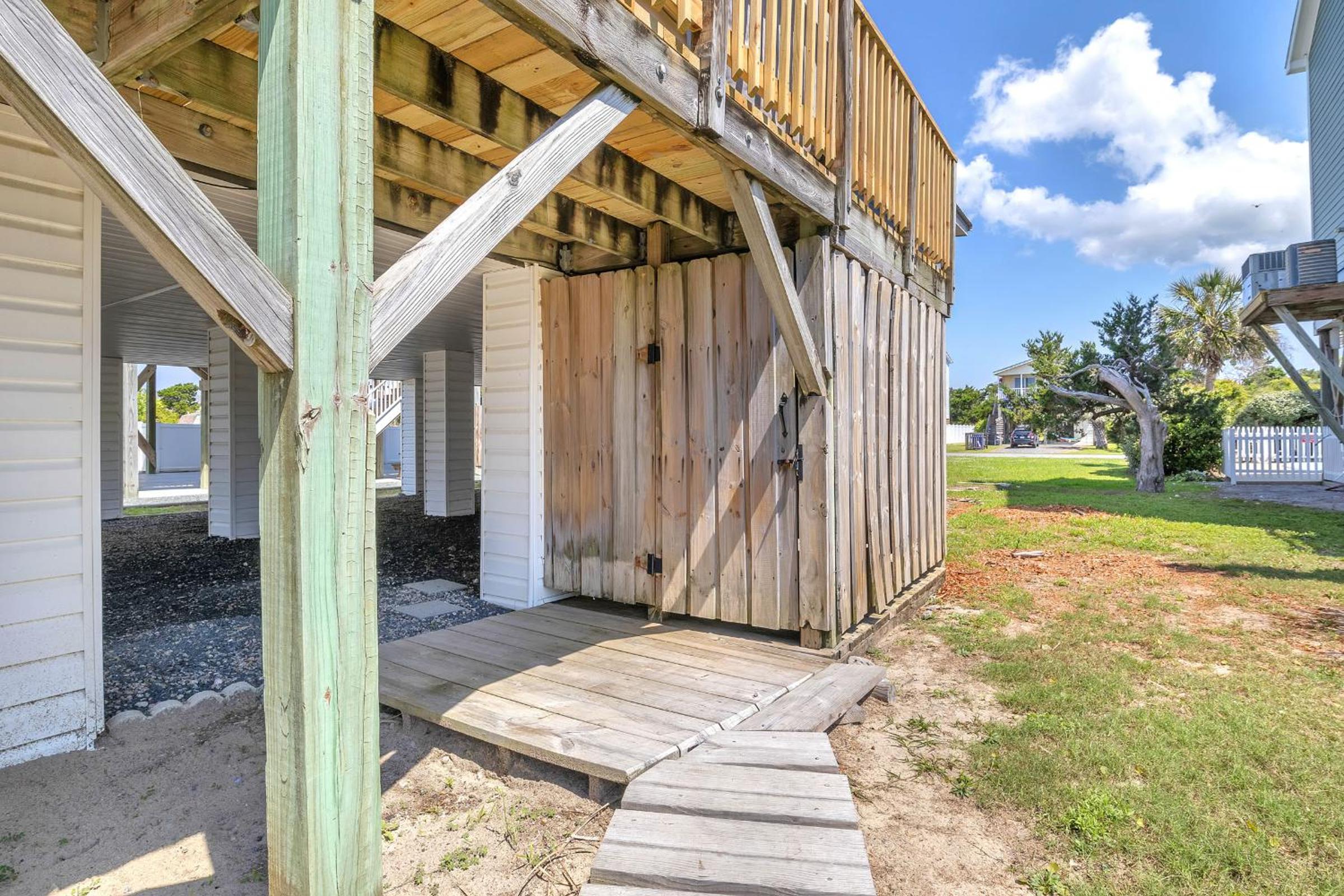 Sandy Toes by Oak Island Accommodations