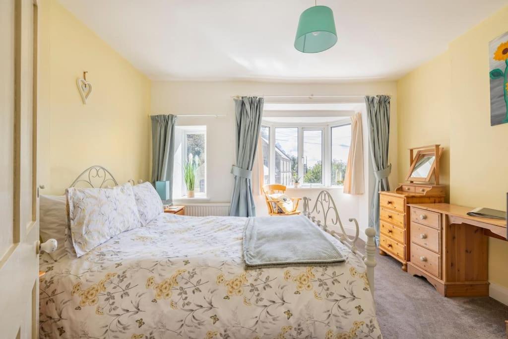 Family Cottage in the Cotswolds view 2