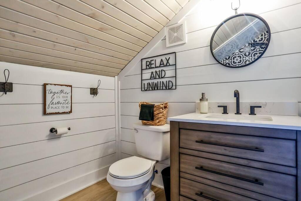 The Towpath Retreat-A Cozy Farmhouse Stay
