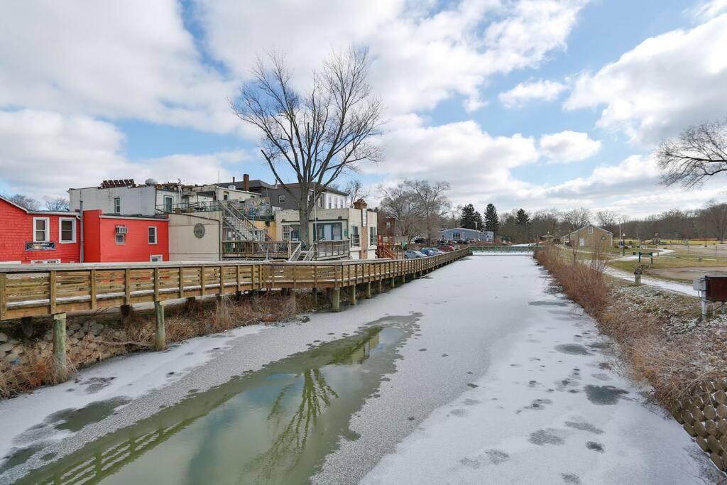 The Towpath Retreat-A Cozy Farmhouse Stay