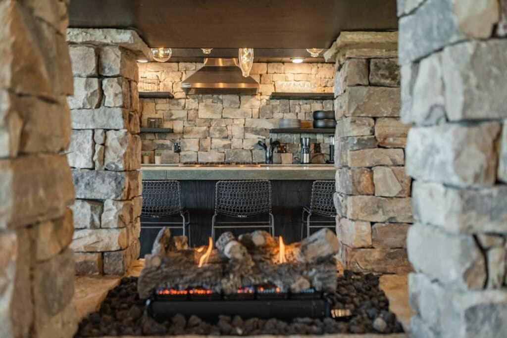 Stag's Manor - Luxury Rustic Modern Cabin view 2