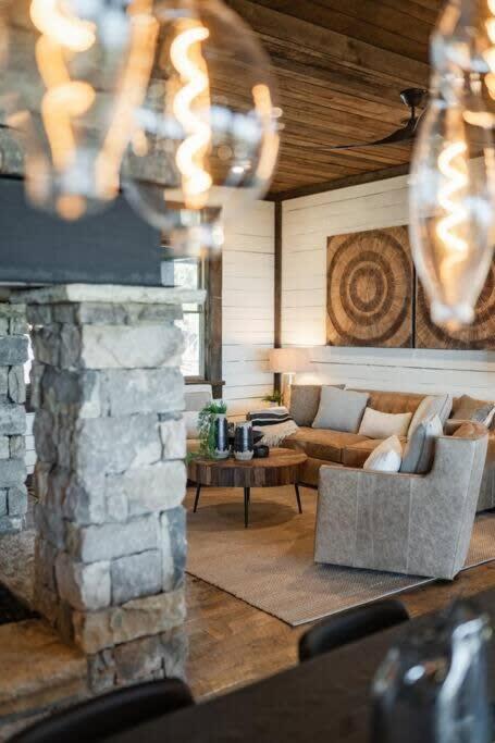 Stag's Manor - Luxury Rustic Modern Cabin view 4
