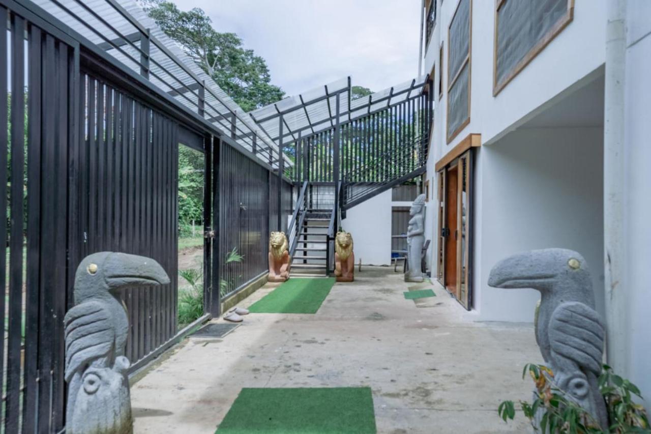 1 Bedroom Suite with Private Bath, pool access