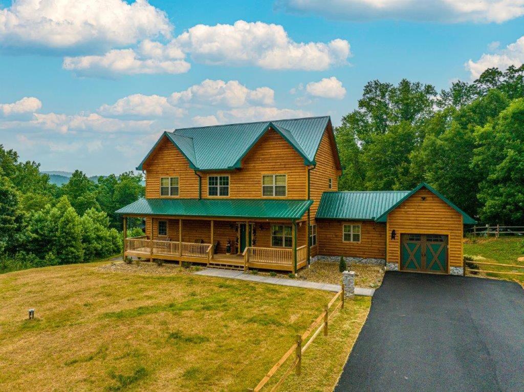 Bandit Lodge by Eden Crest