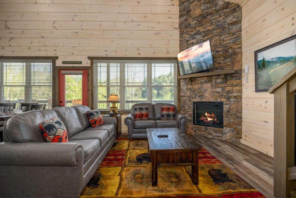 Creekside Splendor view 4
