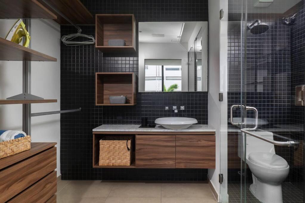 Downtown modern apartment Unique location