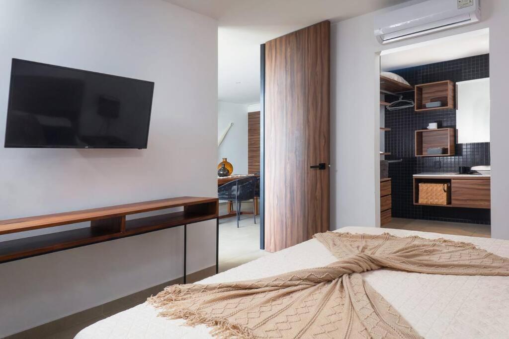 Downtown modern apartment Unique location