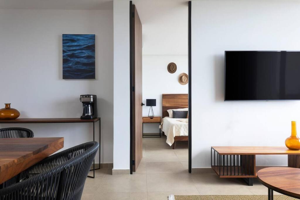 Downtown modern apartment Unique location