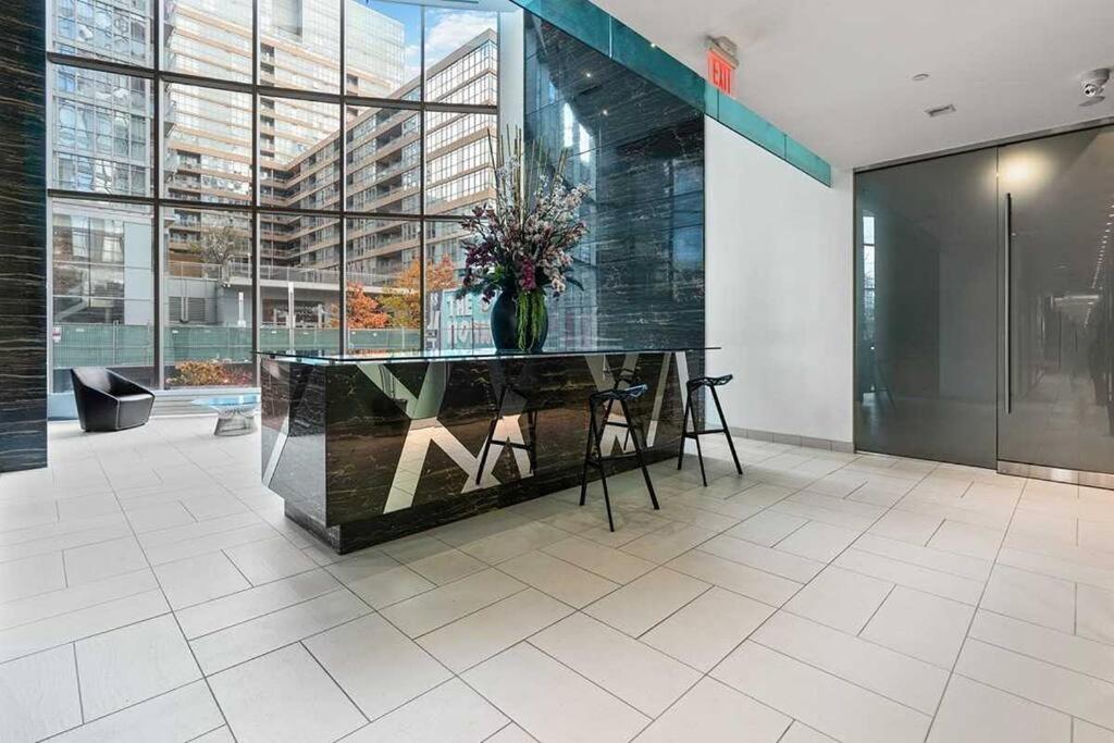 Entertainment District 1 bedroom free parking DT Toronto