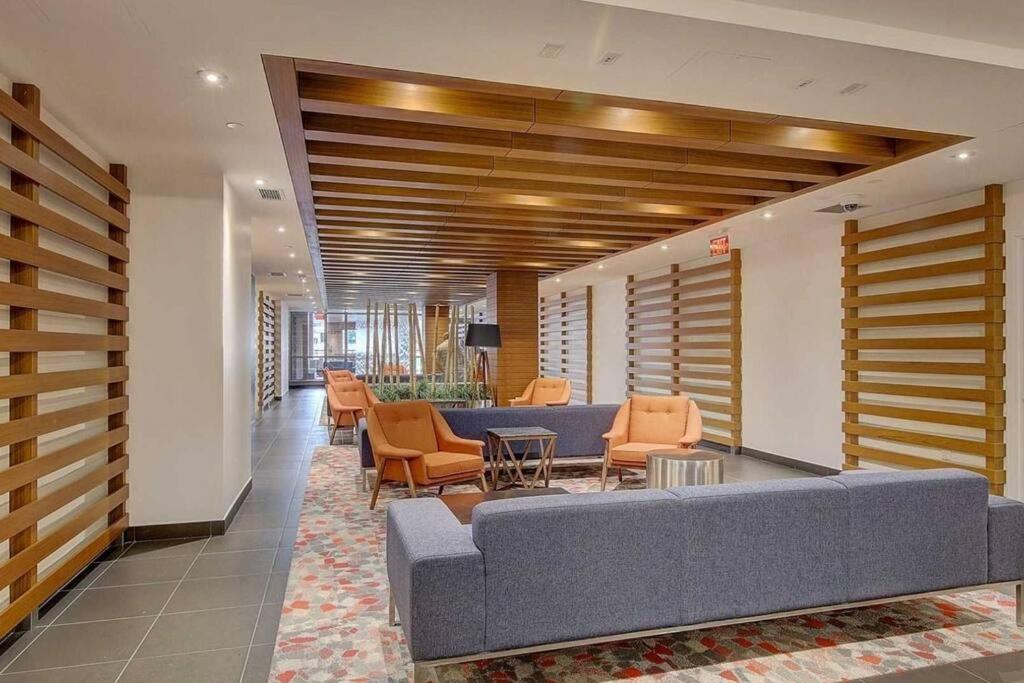 Entertainment District 1 bedroom free parking DT Toronto